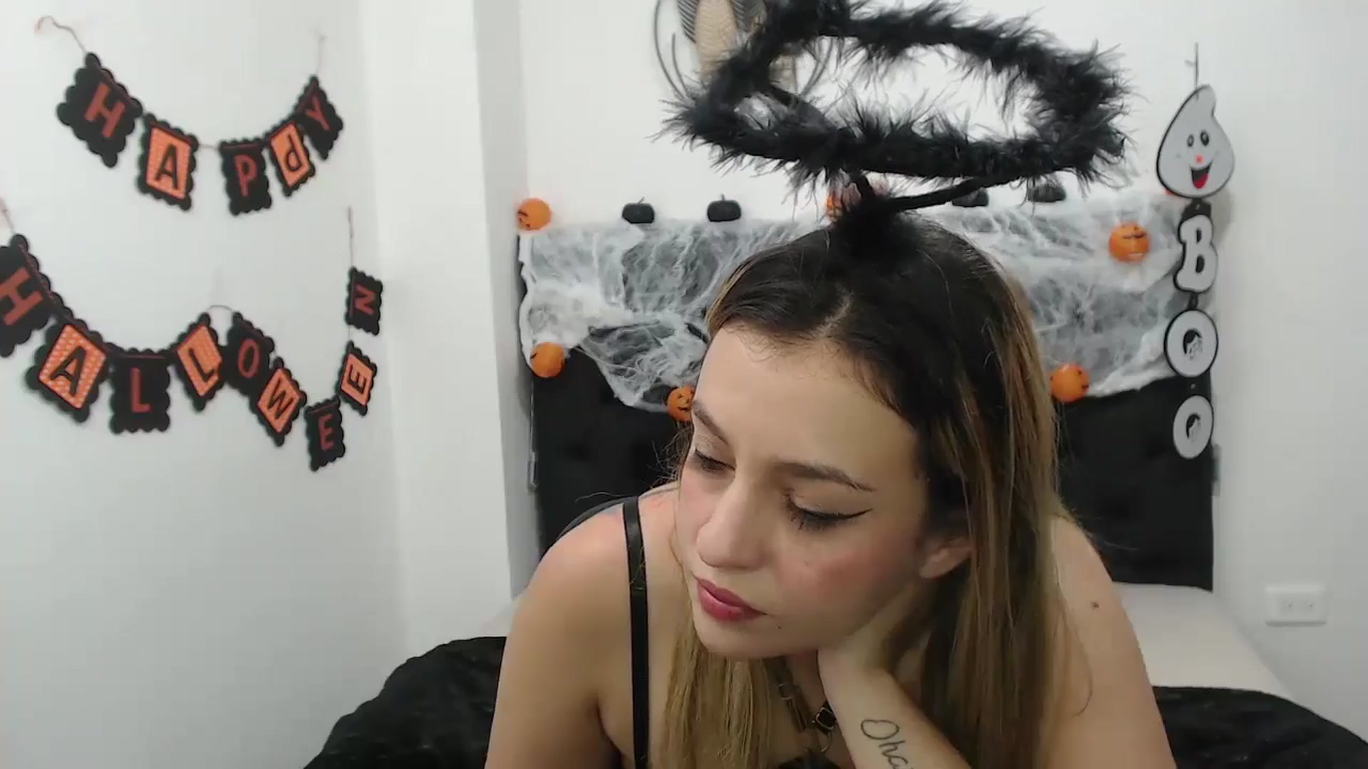 Gallery image thumbnail from CamilleDucan's myfreecams stream on, 10/30/2024, 15:17 image 15 of 20