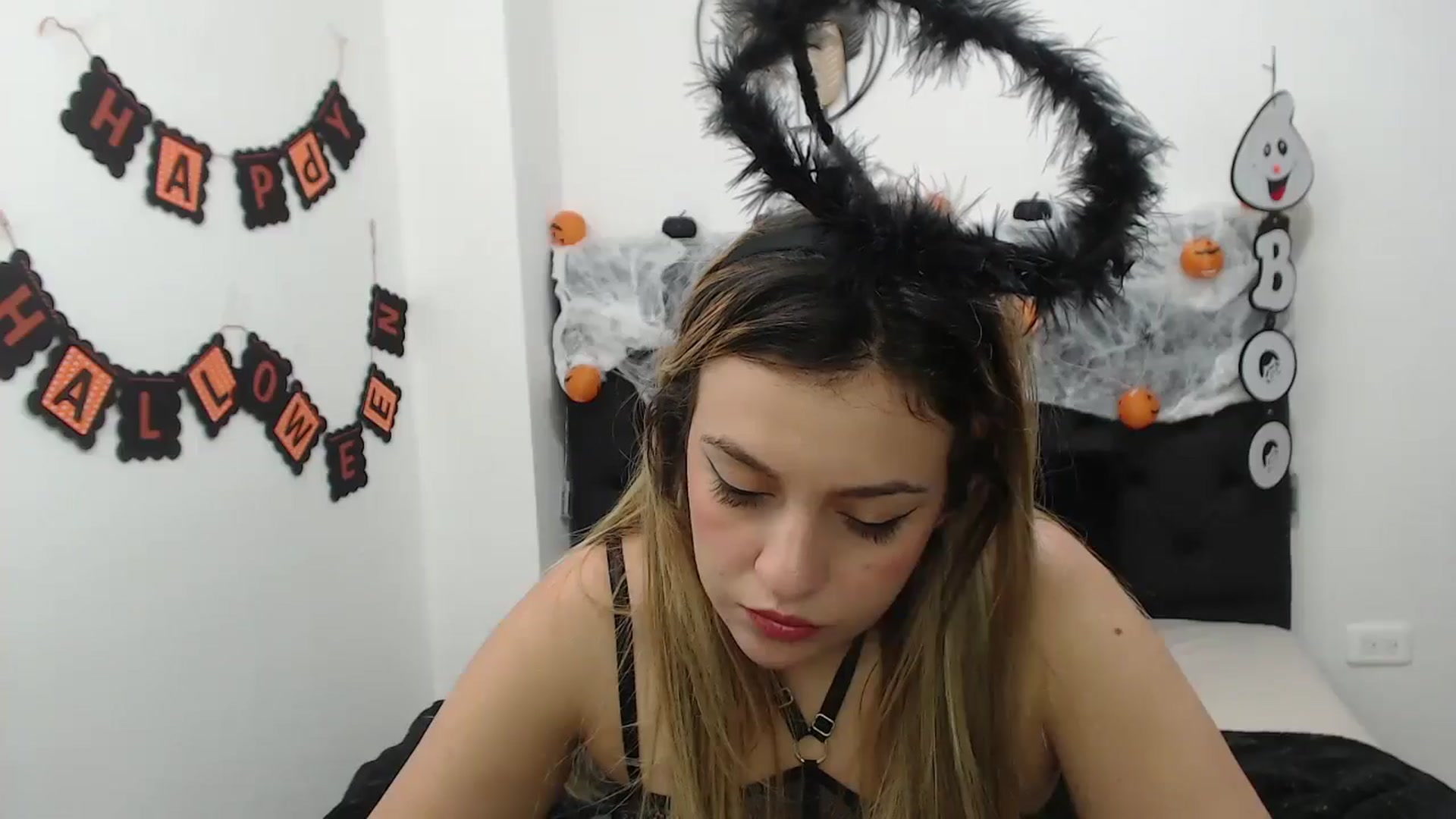 Gallery image thumbnail from CamilleDucan's myfreecams stream on, 10/30/2024, 18:21 image 5 of 20