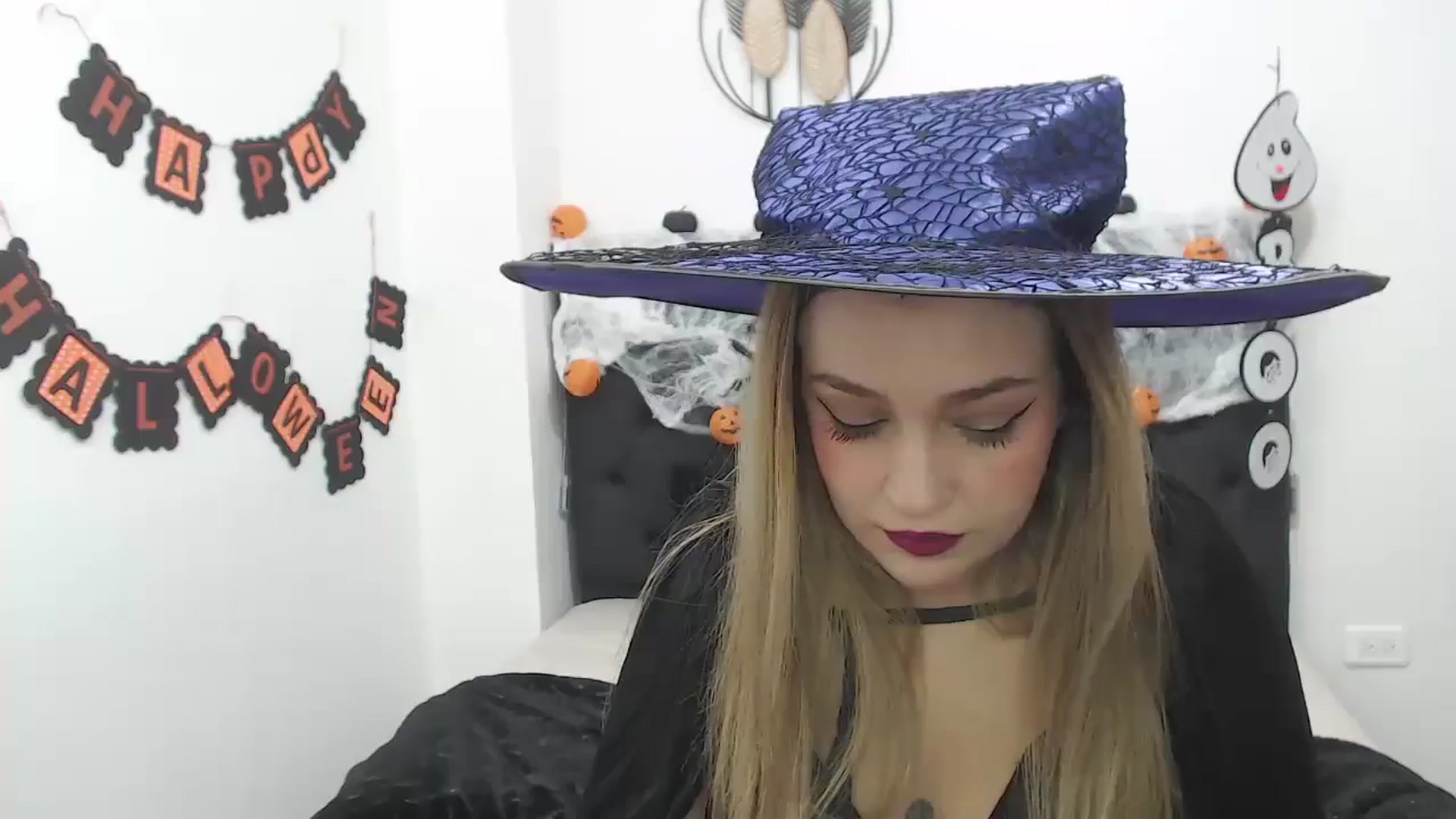 Gallery image thumbnail from CamilleDucan's myfreecams stream on, 10/31/2024, 13:28 image 6 of 20