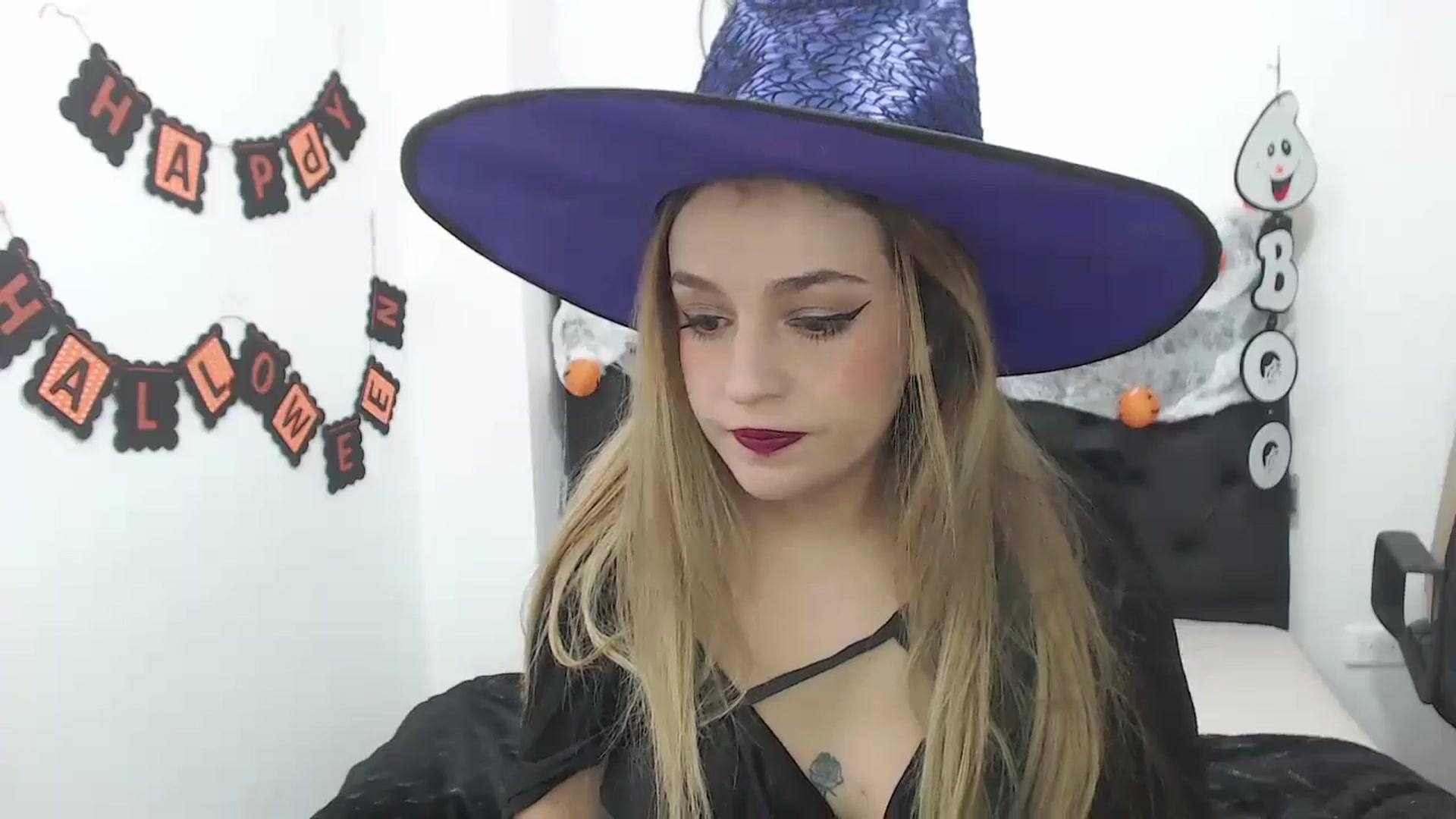 Gallery image thumbnail from CamilleDucan's myfreecams stream on, 10/31/2024, 13:28 image 3 of 20