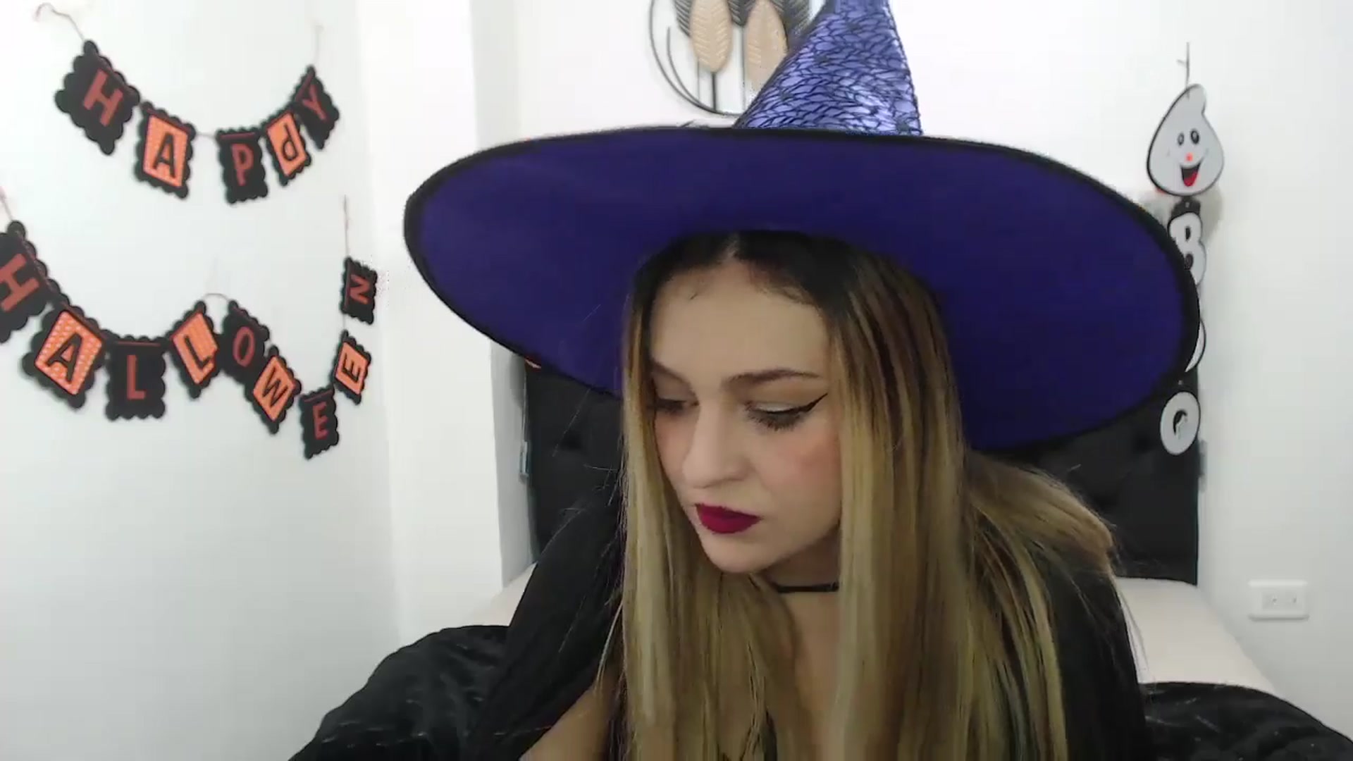 Gallery image thumbnail from CamilleDucan's myfreecams stream on, 10/31/2024, 13:28 image 13 of 20