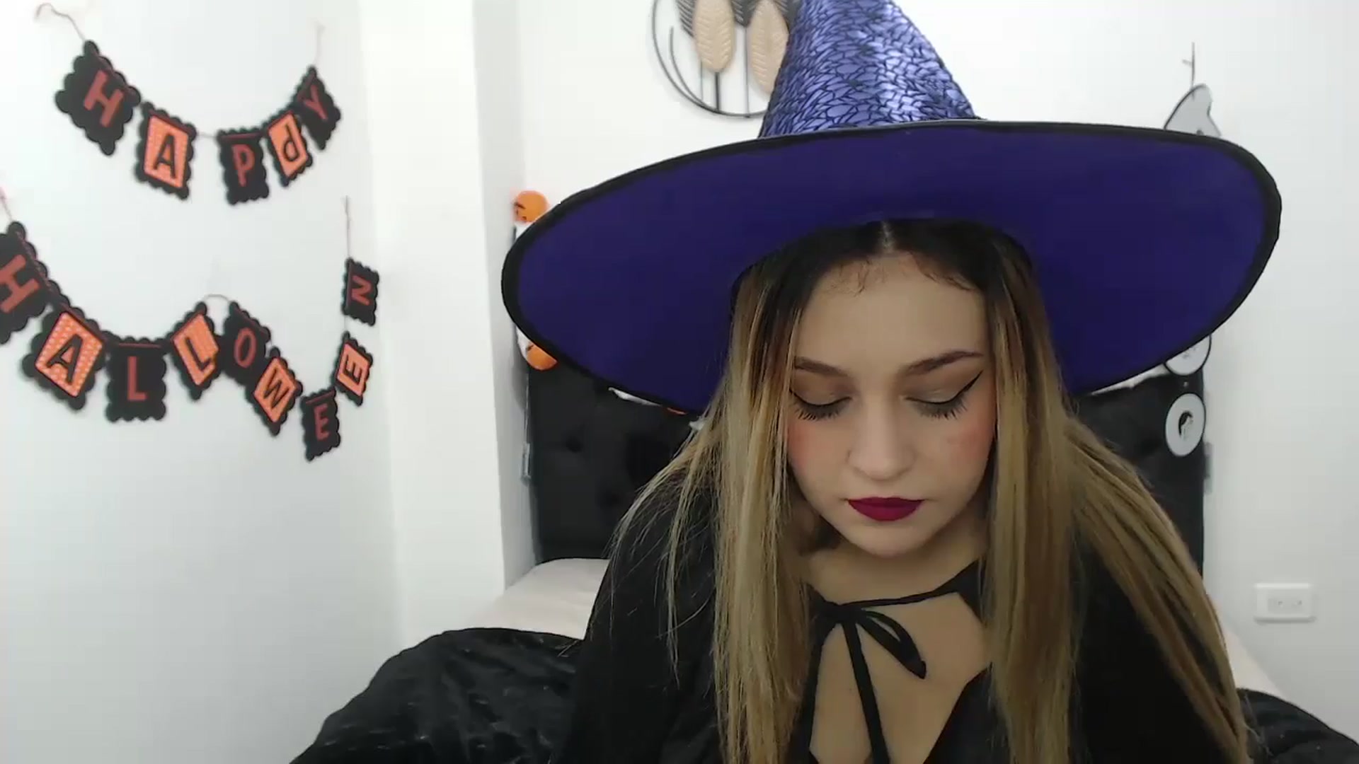 Gallery image thumbnail from CamilleDucan's myfreecams stream on, 10/31/2024, 13:28 image 17 of 20