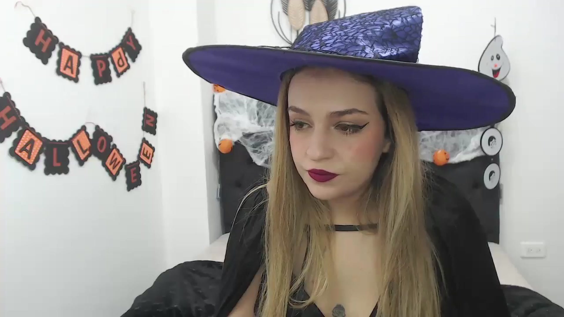 Gallery image thumbnail from CamilleDucan's myfreecams stream on, 10/31/2024, 13:28 image 5 of 20