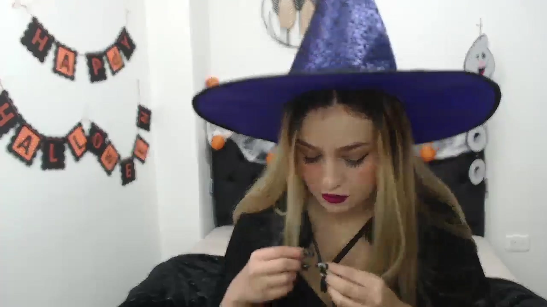 Gallery image thumbnail from CamilleDucan's myfreecams stream on, 10/31/2024, 13:28 image 14 of 20