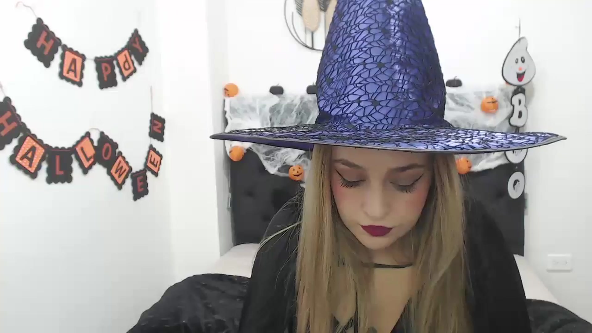 Gallery image thumbnail from CamilleDucan's myfreecams stream on, 10/31/2024, 13:28 image 7 of 20