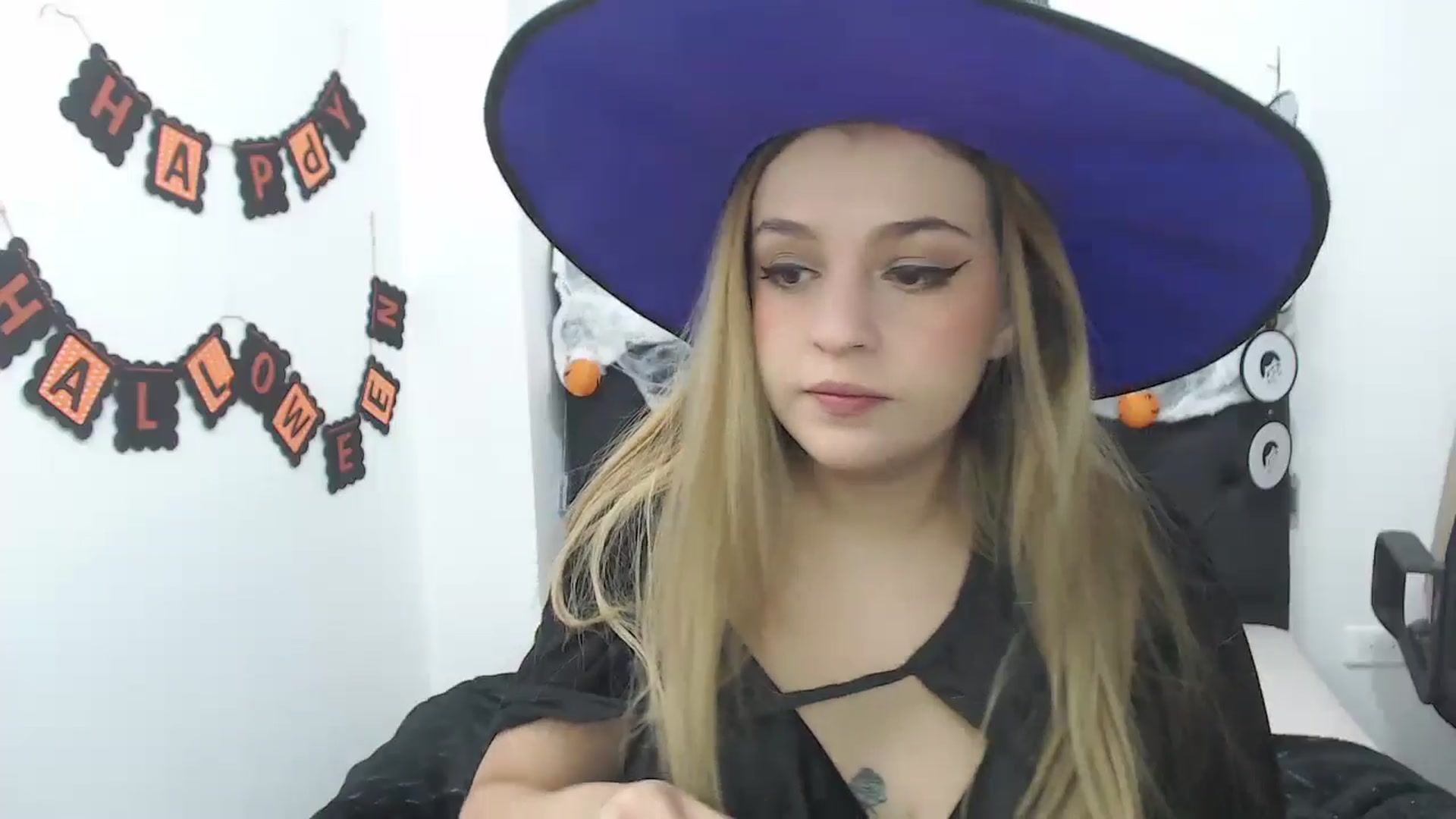 Gallery image thumbnail from CamilleDucan's myfreecams stream on, 10/31/2024, 13:28 image 2 of 20