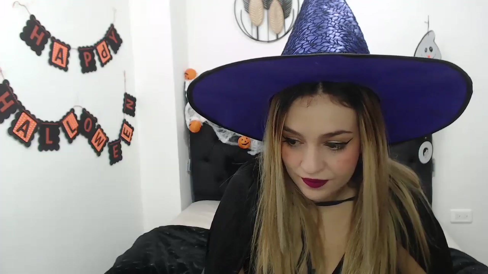 Gallery image thumbnail from CamilleDucan's myfreecams stream on, 10/31/2024, 13:28 image 12 of 20