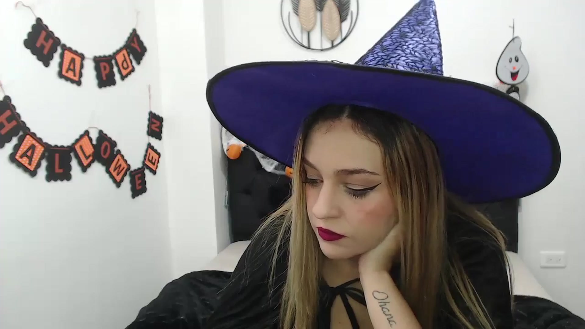 Gallery image thumbnail from CamilleDucan's myfreecams stream on, 10/31/2024, 13:28 image 18 of 20