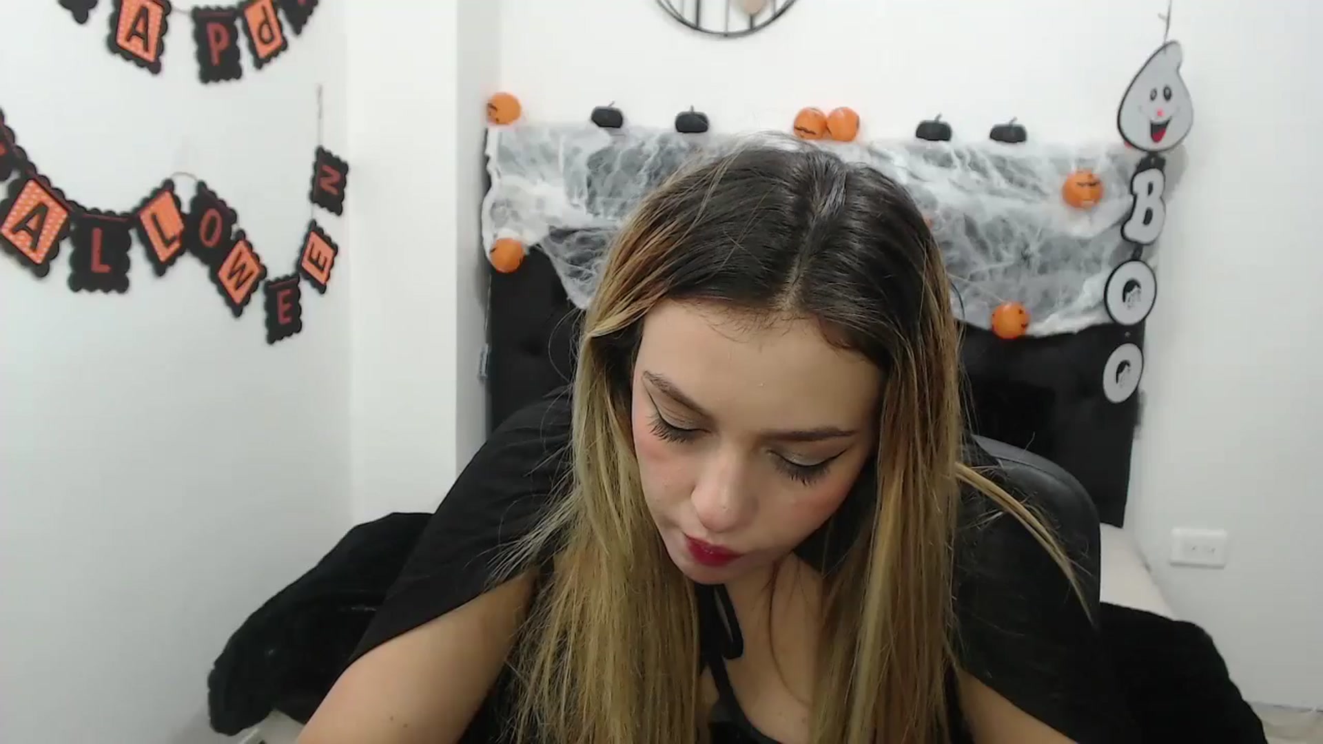 Gallery image thumbnail from CamilleDucan's myfreecams stream on, 10/31/2024, 16:50 image 20 of 20