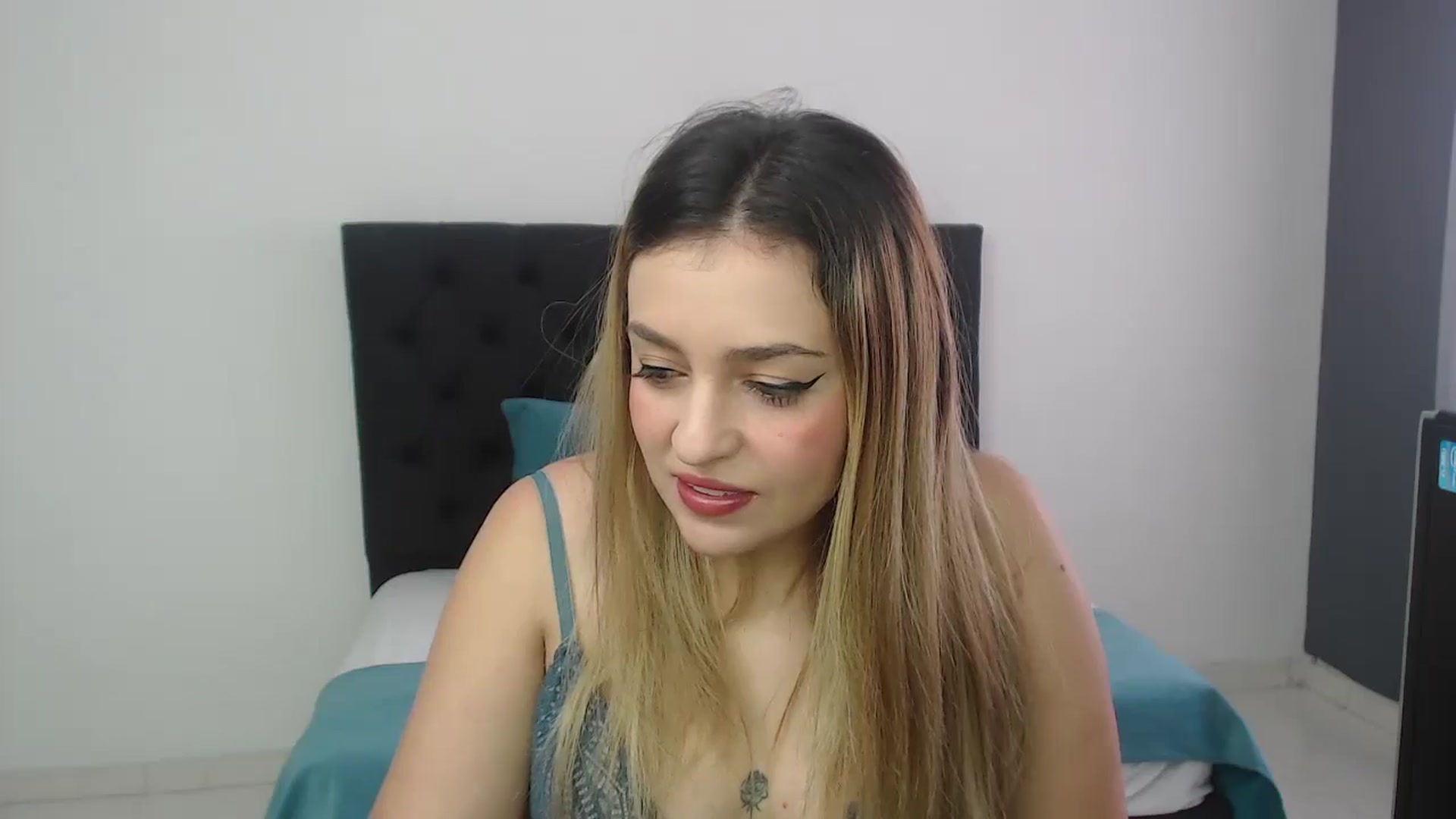 Gallery image thumbnail from CamilleDucan's myfreecams stream on, 11/06/2024, 14:36 image 5 of 20