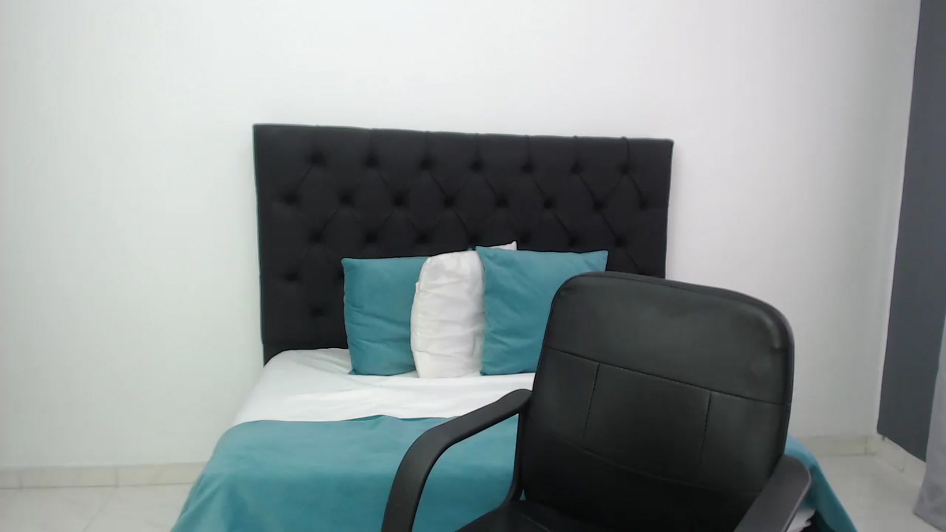 Gallery image thumbnail from CamilleDucan's myfreecams stream on, 11/07/2024, 15:06 image 18 of 20