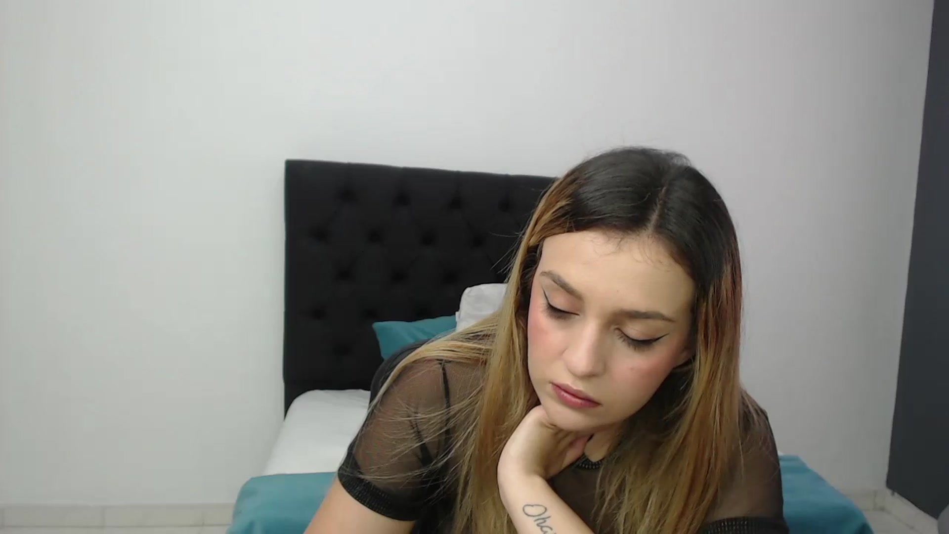 Gallery image thumbnail from CamilleDucan's myfreecams stream on, 11/09/2024, 14:35 image 4 of 20