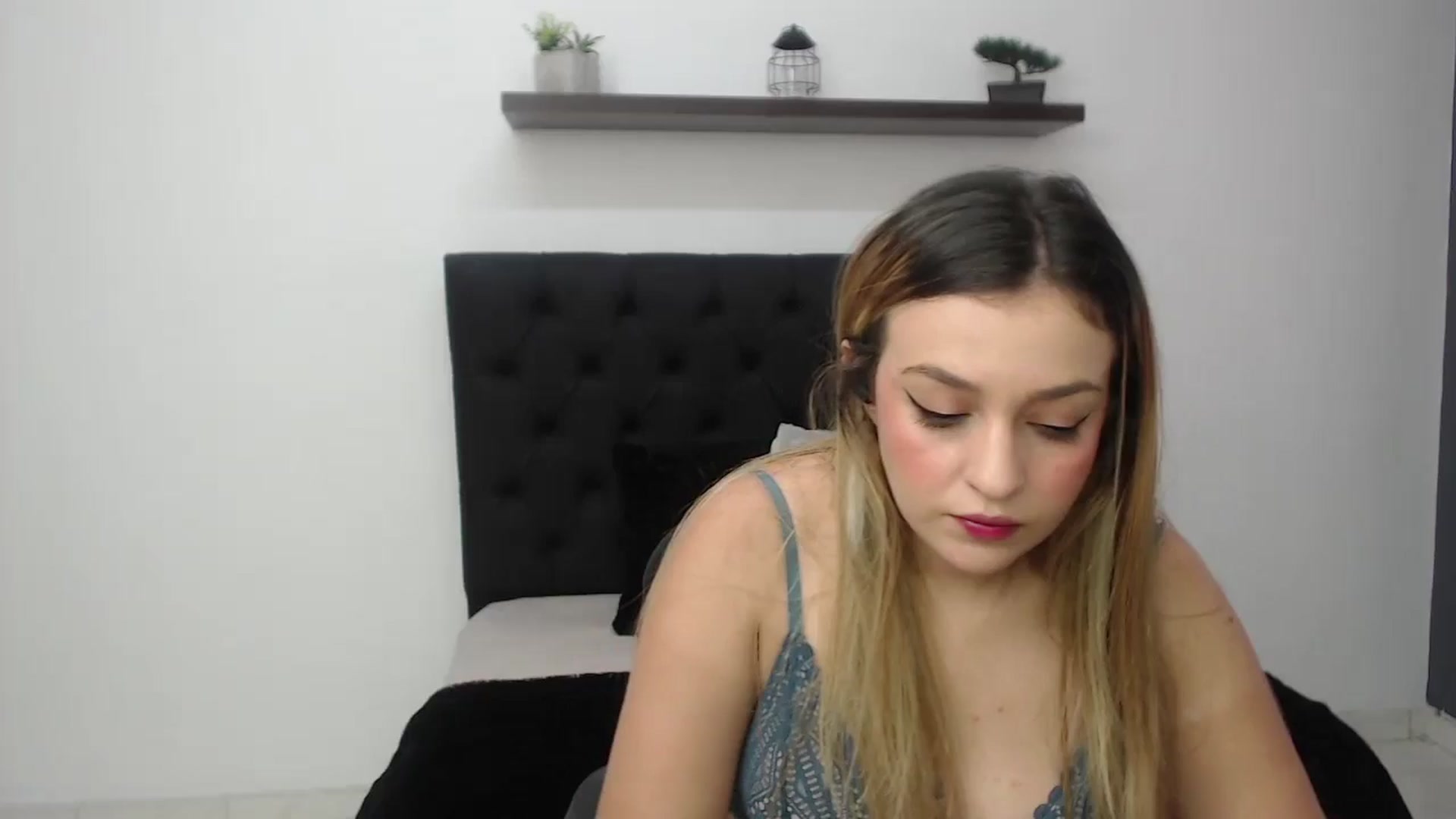 Gallery image thumbnail from CamilleDucan's myfreecams stream on, 11/13/2024, 13:24 image 1 of 20