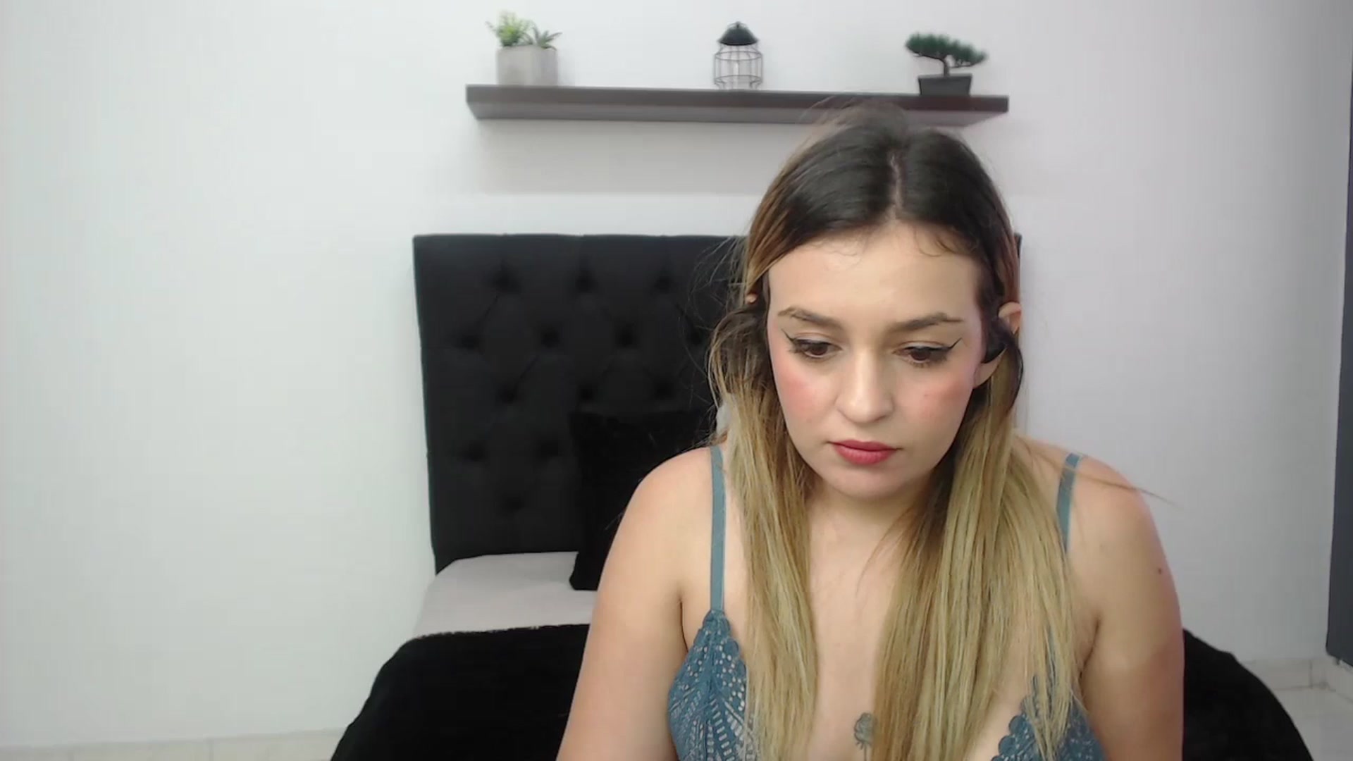 Gallery image thumbnail from CamilleDucan's myfreecams stream on, 11/13/2024, 16:00 image 6 of 20