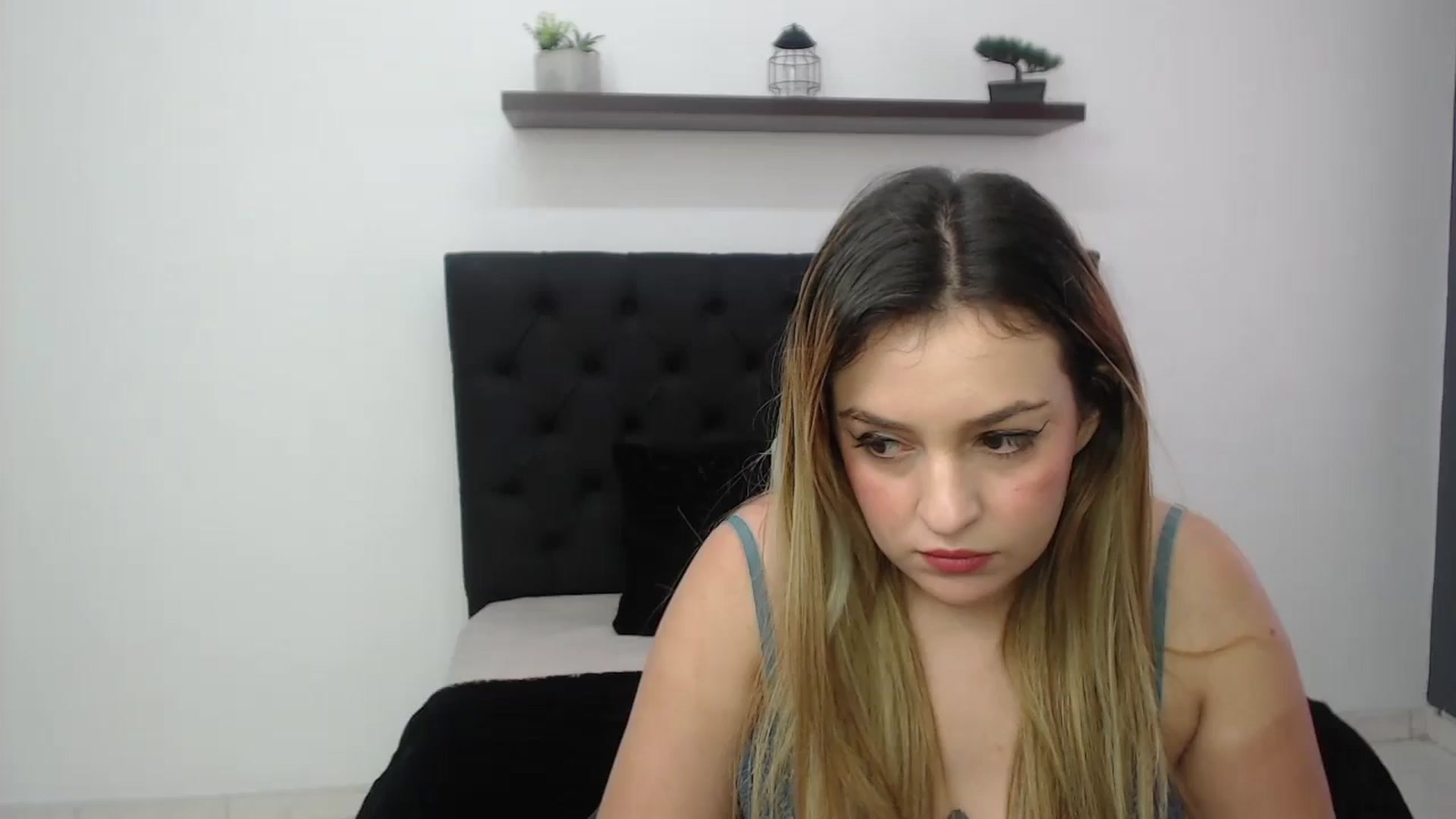Gallery image thumbnail from CamilleDucan's myfreecams stream on, 11/13/2024, 16:00 image 1 of 20