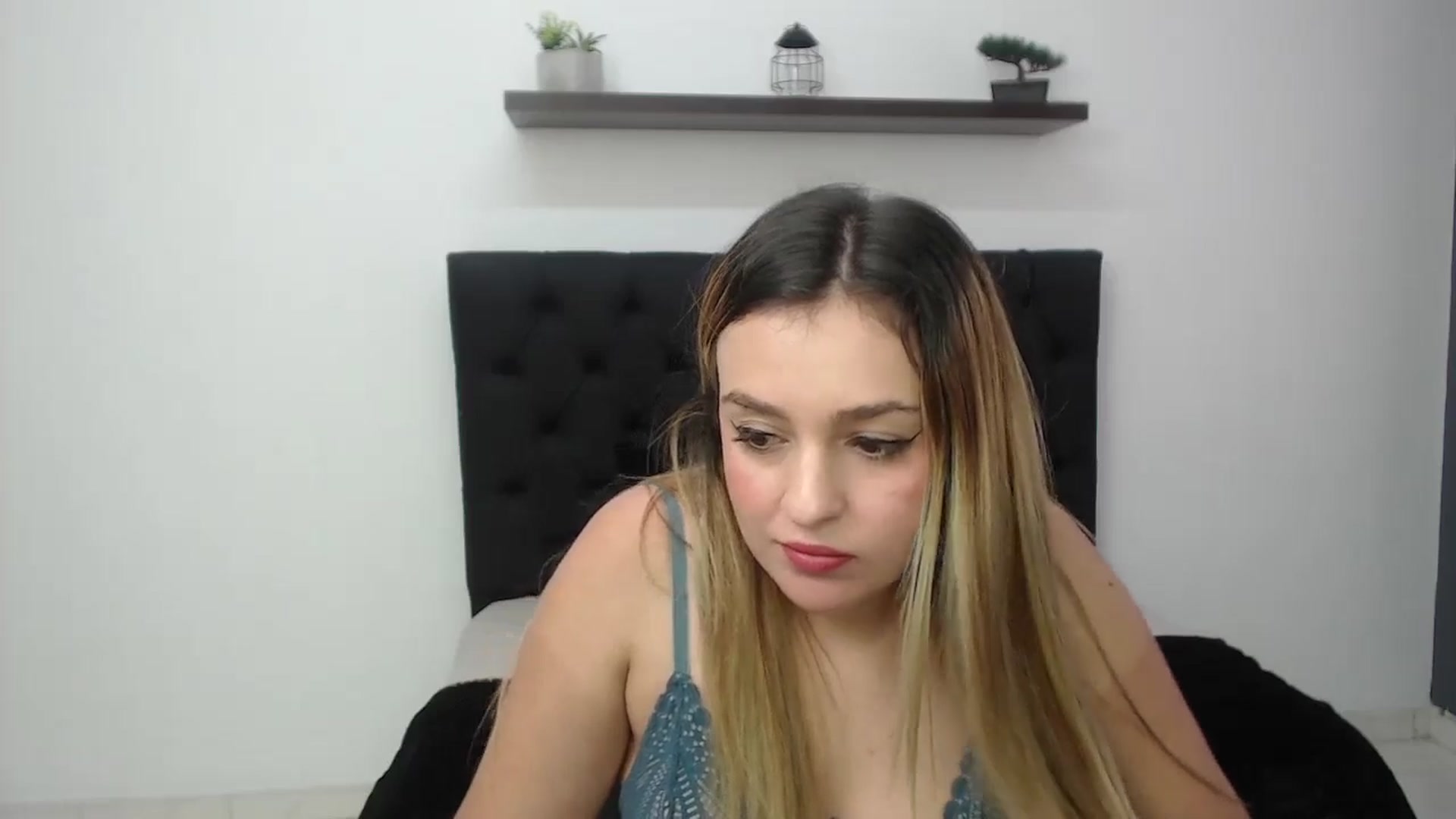 Gallery image thumbnail from CamilleDucan's myfreecams stream on, 11/13/2024, 16:52 image 10 of 20