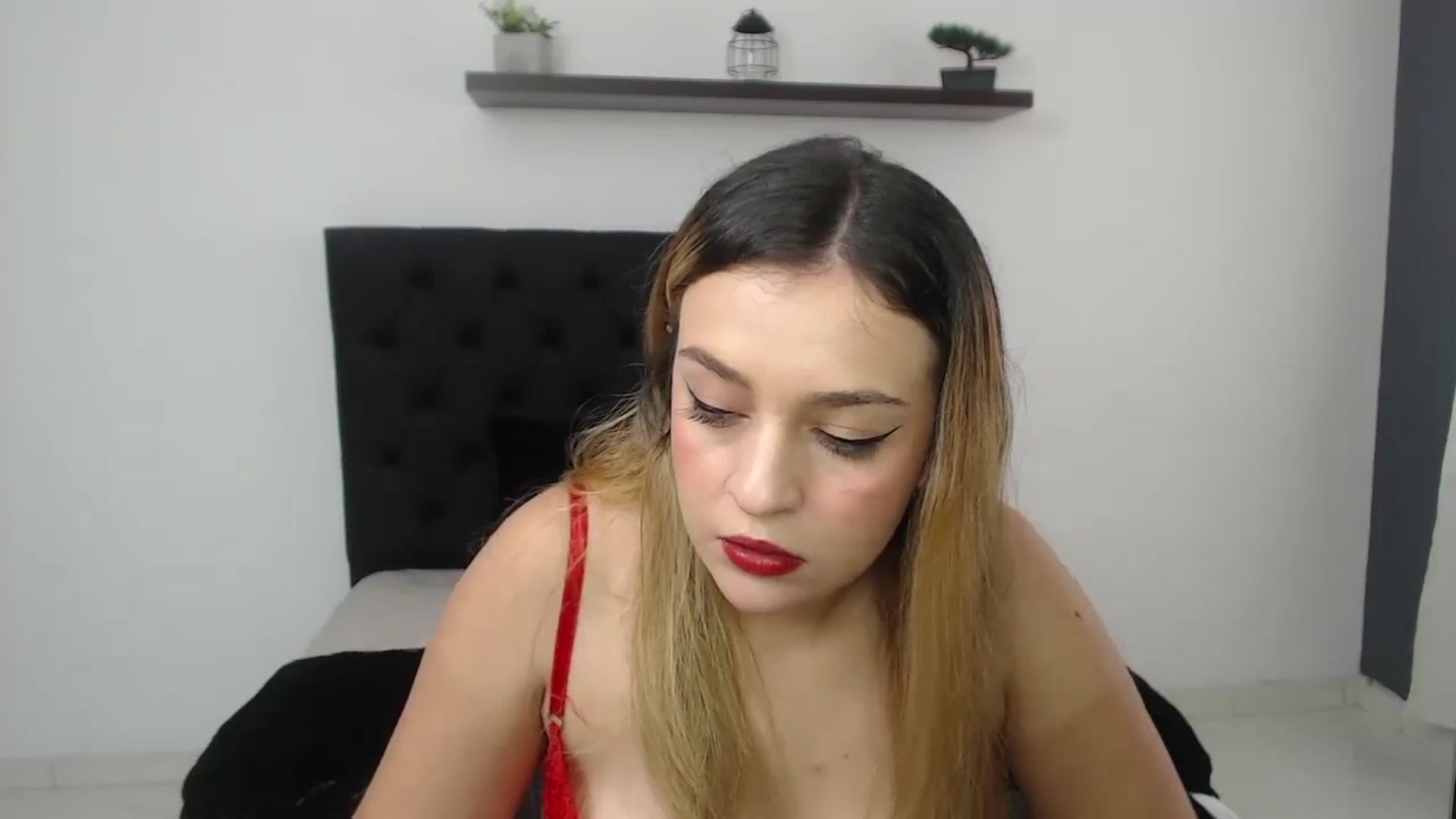 Gallery image thumbnail from CamilleDucan's myfreecams stream on, 11/14/2024, 14:00 image 18 of 20