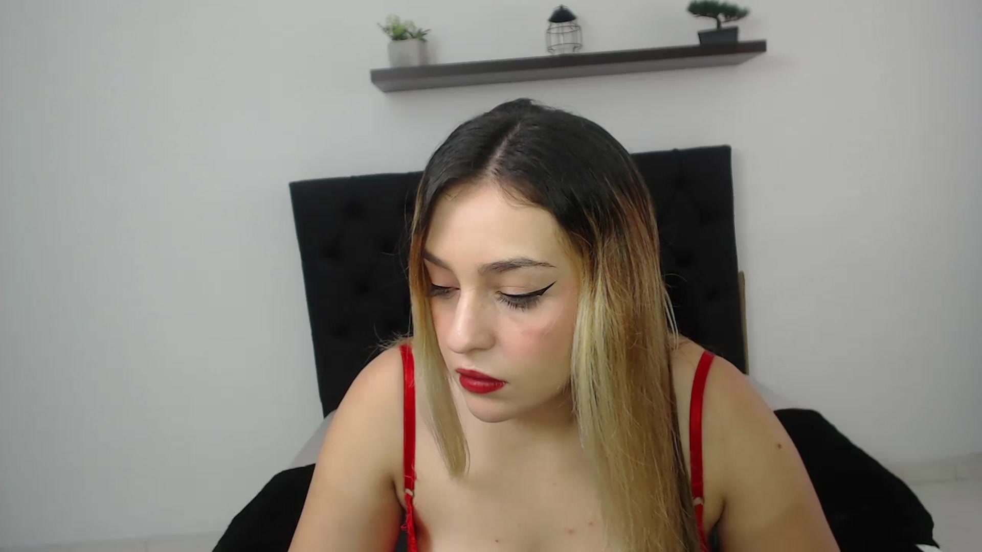 Gallery image thumbnail from CamilleDucan's myfreecams stream on, 11/14/2024, 14:00 image 5 of 20