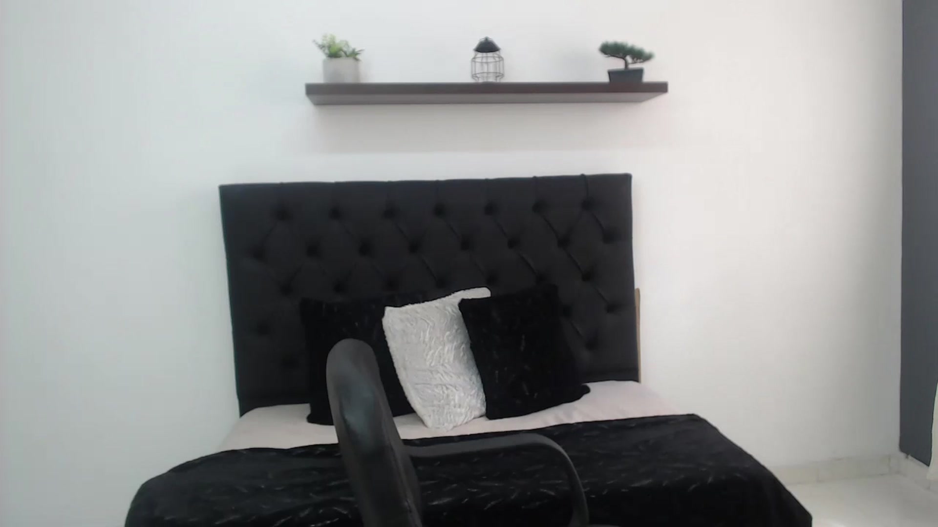 Gallery image thumbnail from CamilleDucan's myfreecams stream on, 11/14/2024, 19:03 image 7 of 20
