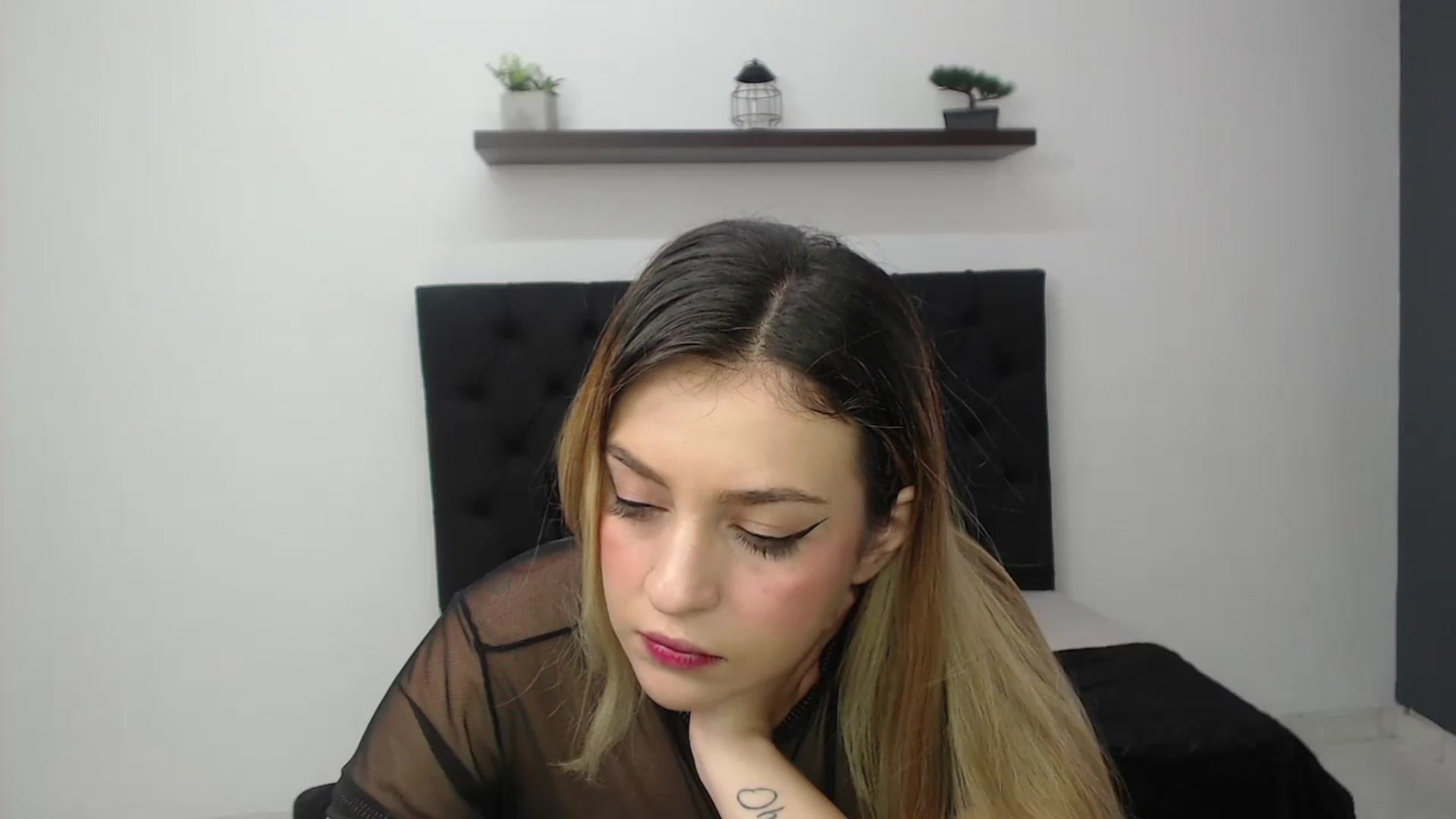 Gallery image thumbnail from CamilleDucan's myfreecams stream on, 11/15/2024, 13:47 image 10 of 20