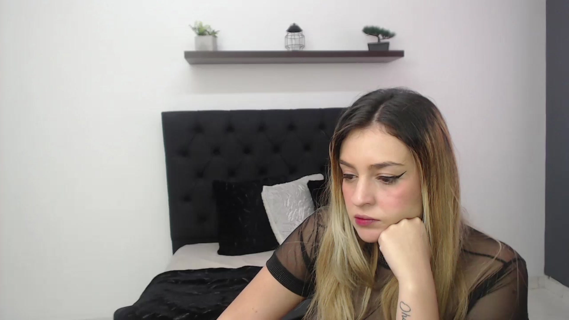 Gallery image thumbnail from CamilleDucan's myfreecams stream on, 11/15/2024, 14:40 image 10 of 20