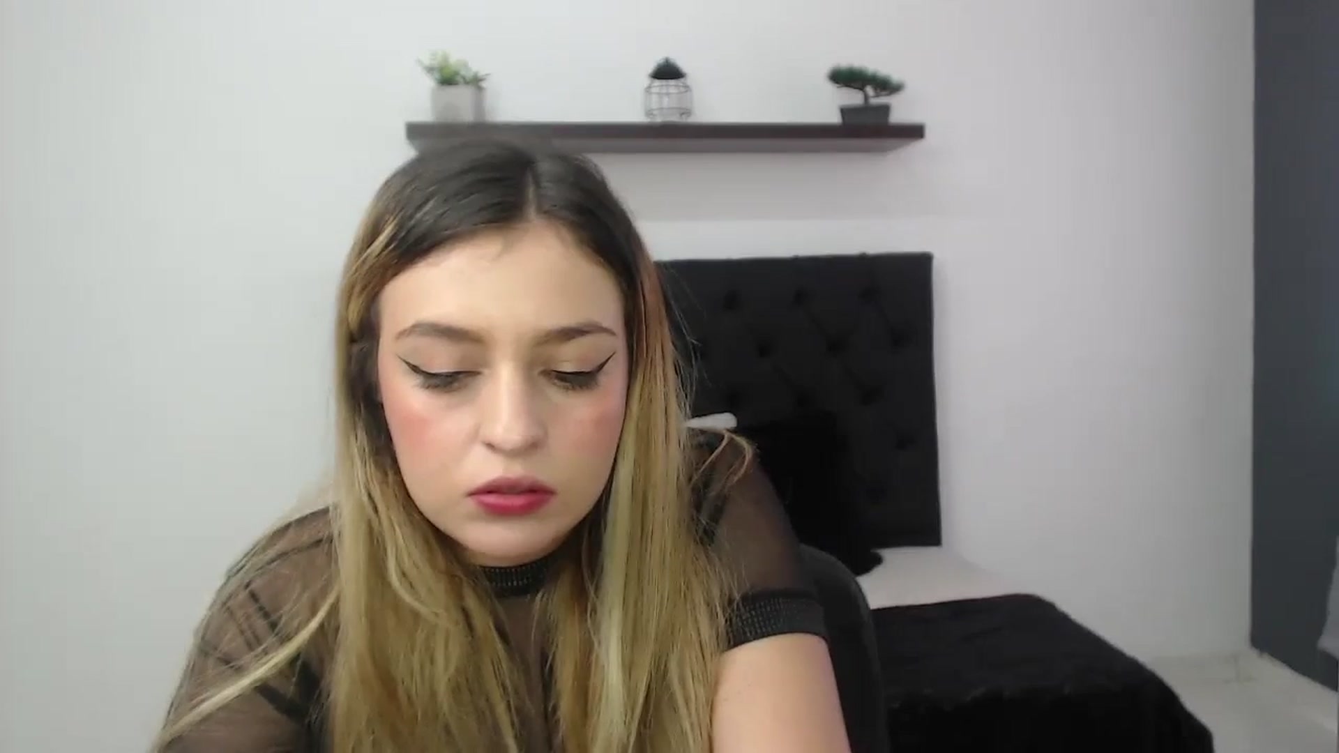 Gallery image thumbnail from CamilleDucan's myfreecams stream on, 11/15/2024, 15:21 image 12 of 20