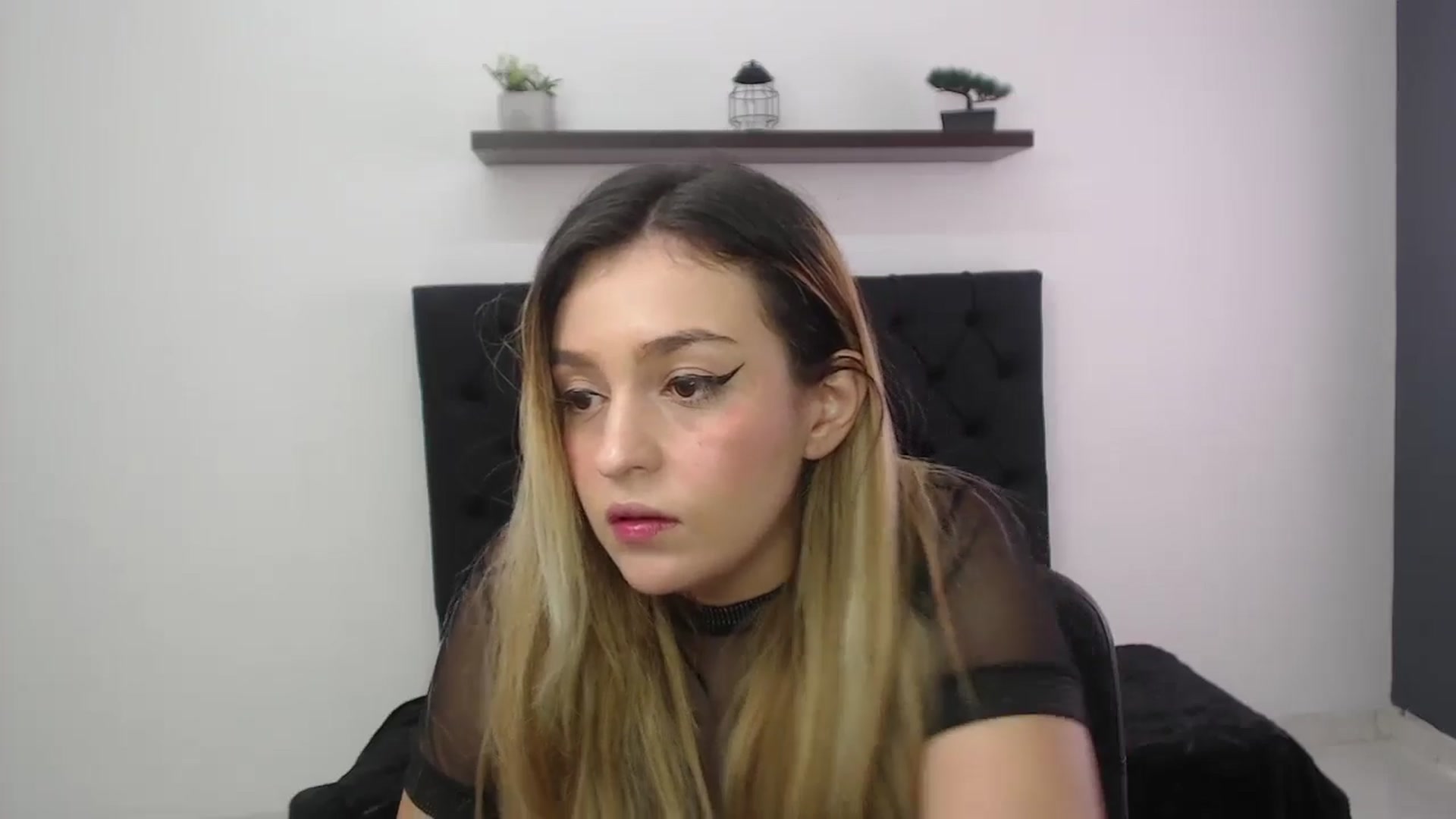 Gallery image thumbnail from CamilleDucan's myfreecams stream on, 11/15/2024, 15:21 image 4 of 20