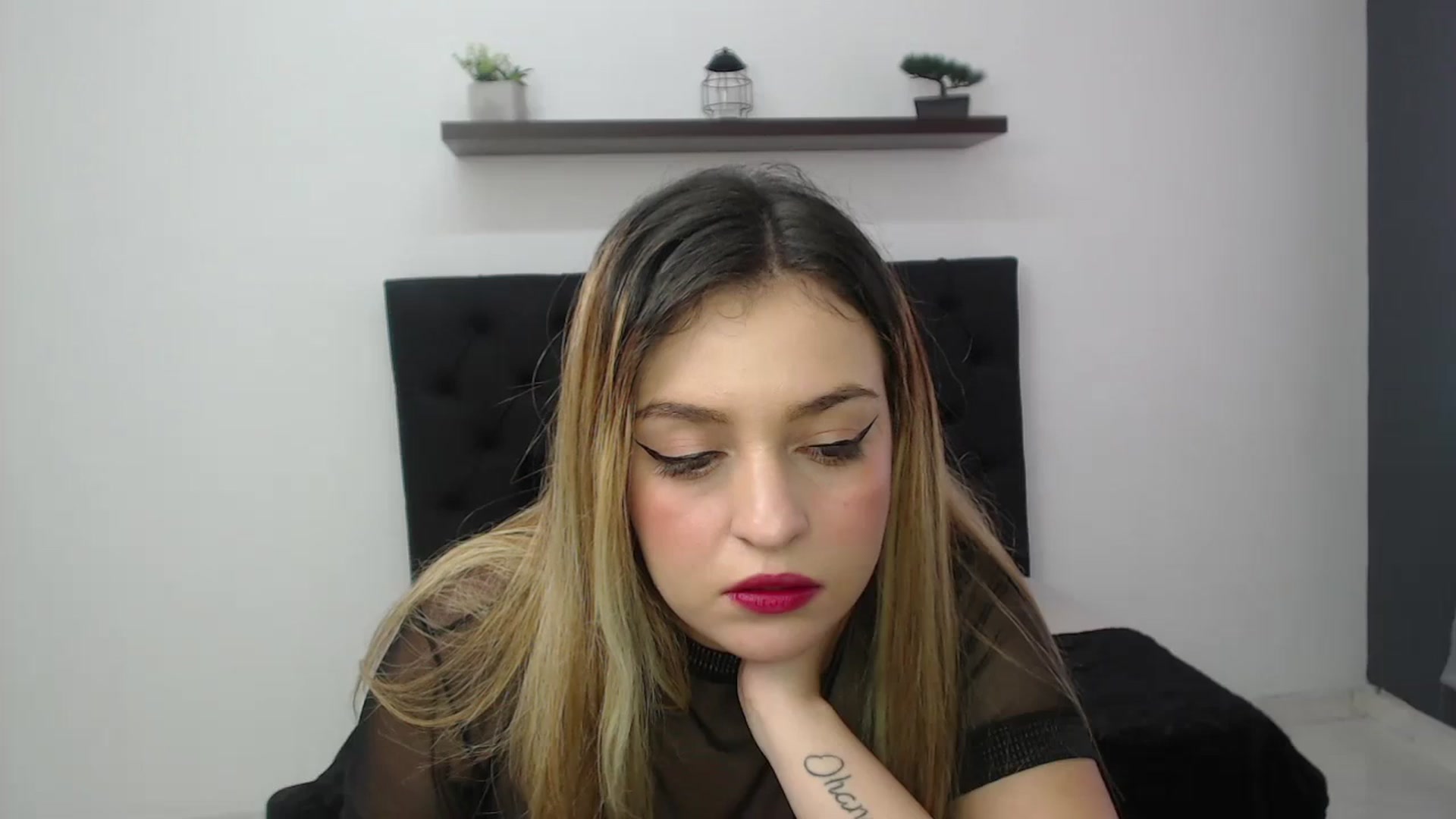 Gallery image thumbnail from CamilleDucan's myfreecams stream on, 11/15/2024, 15:21 image 18 of 20
