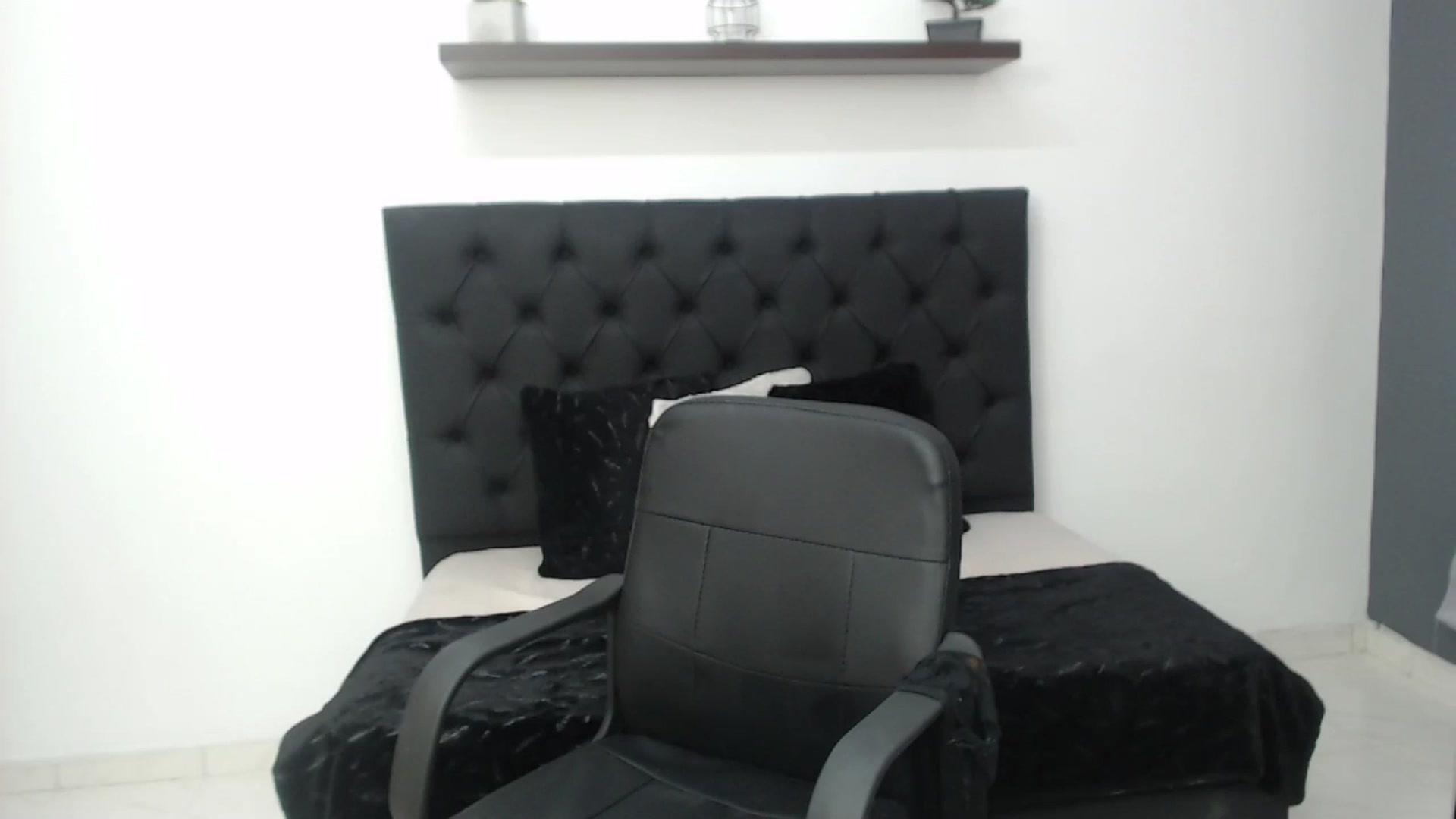 Gallery image thumbnail from CamilleDucan's myfreecams stream on, 11/16/2024, 14:55 image 6 of 20