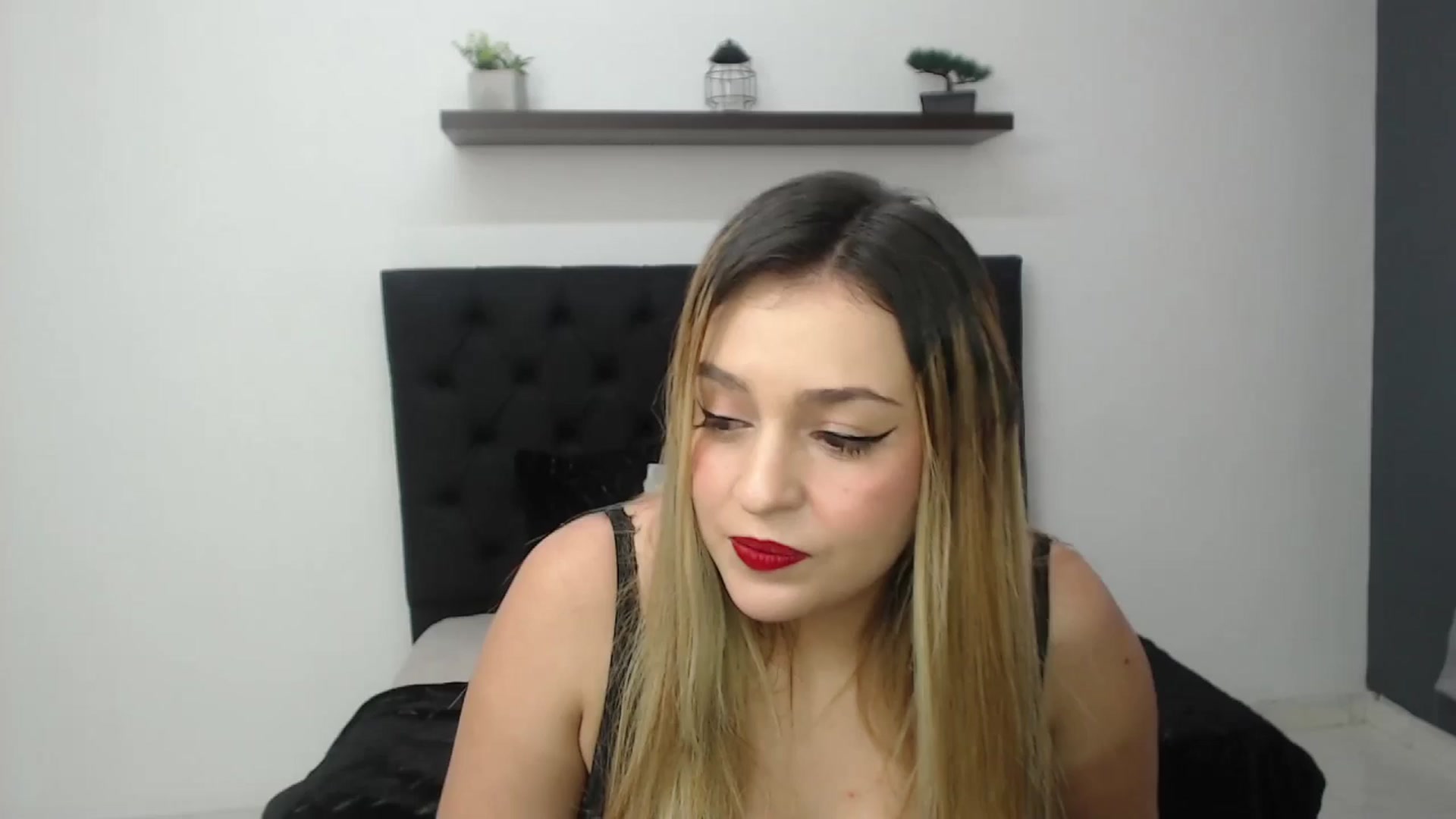 Gallery image thumbnail from CamilleDucan's myfreecams stream on, 11/16/2024, 14:55 image 13 of 20