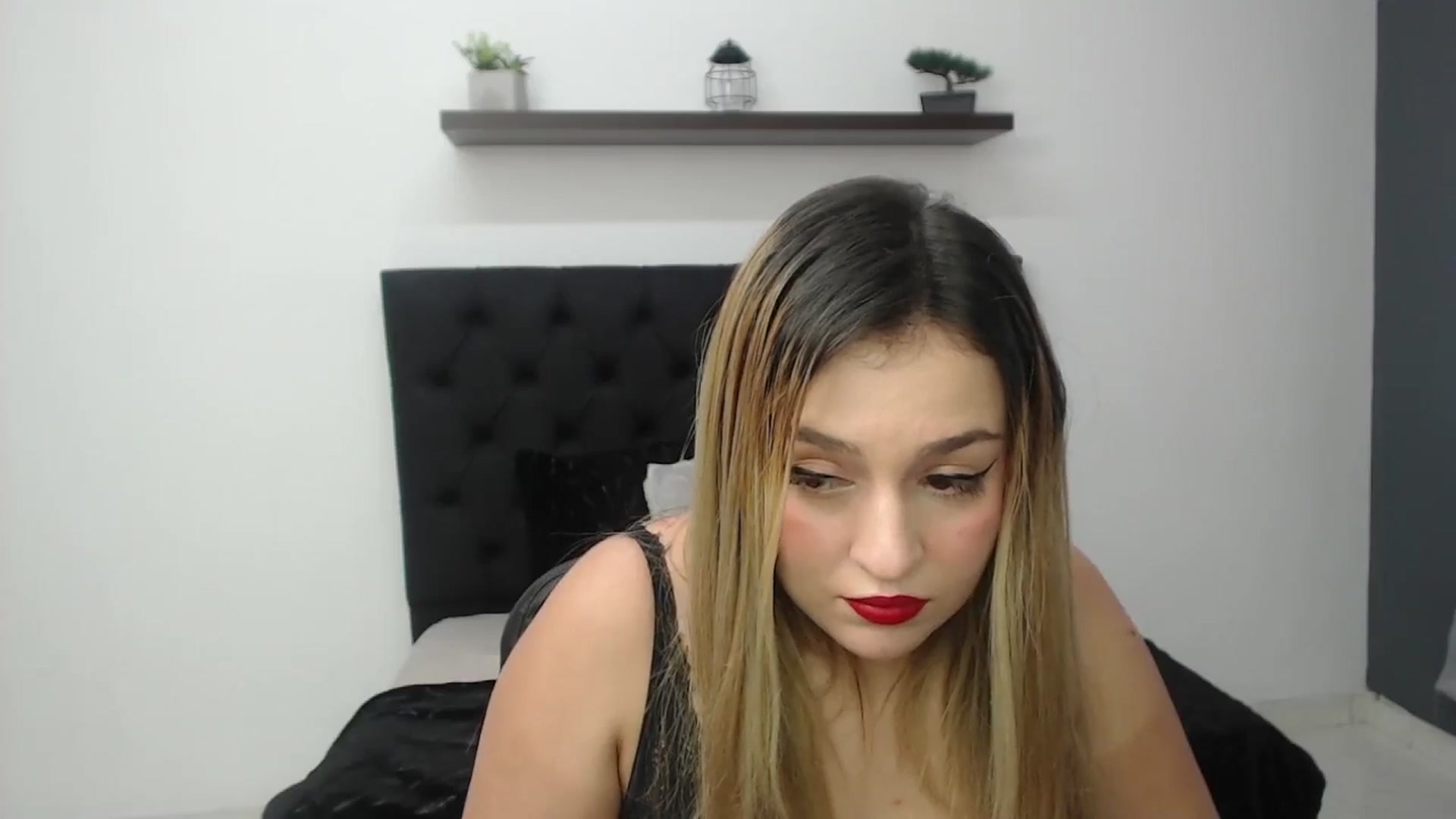 Gallery image thumbnail from CamilleDucan's myfreecams stream on, 11/16/2024, 14:55 image 14 of 20