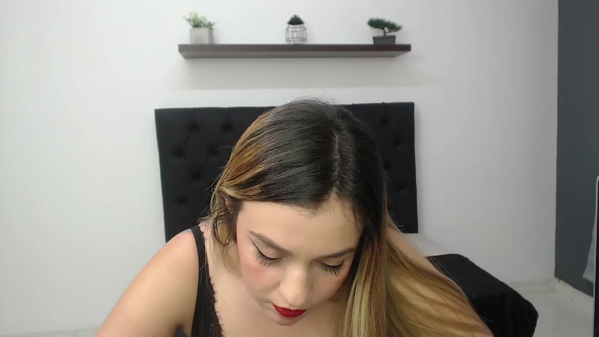 Gallery image thumbnail from CamilleDucan's myfreecams stream on, 11/16/2024, 16:40 image 7 of 20