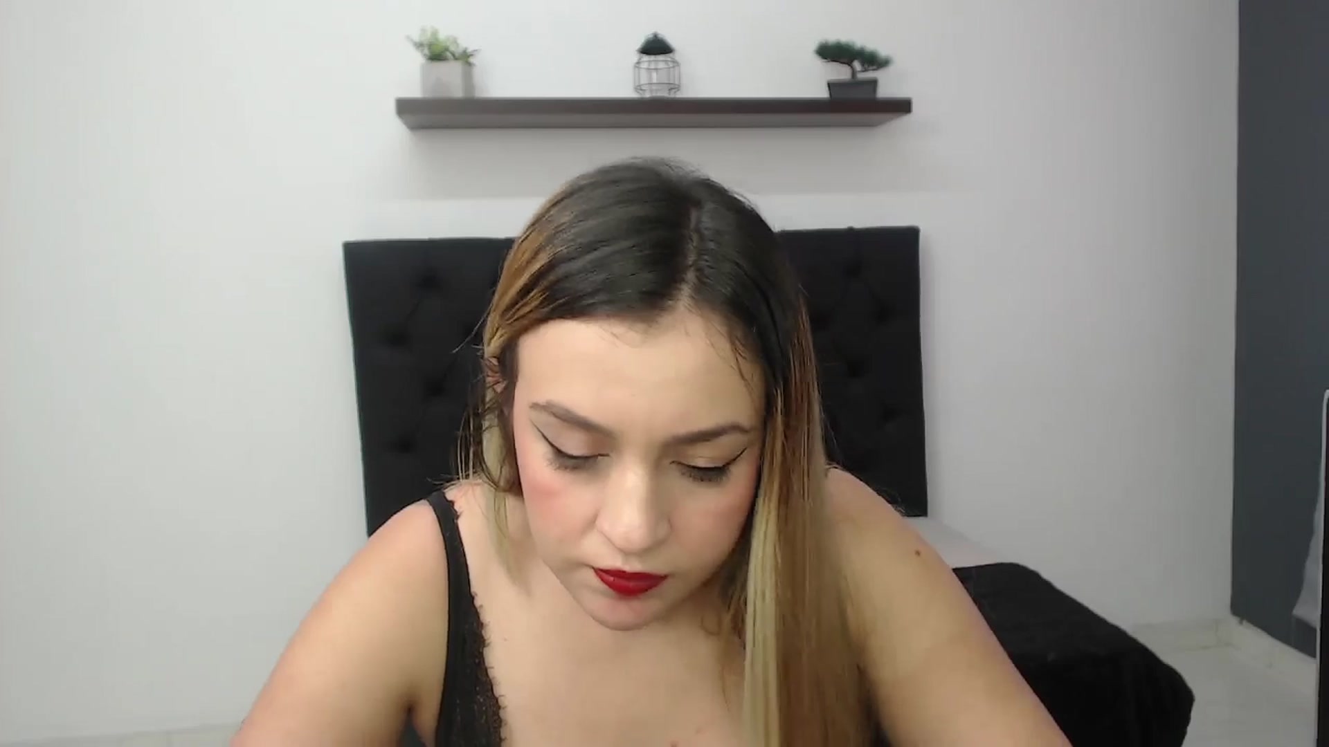 Gallery image thumbnail from CamilleDucan's myfreecams stream on, 11/16/2024, 16:40 image 4 of 20
