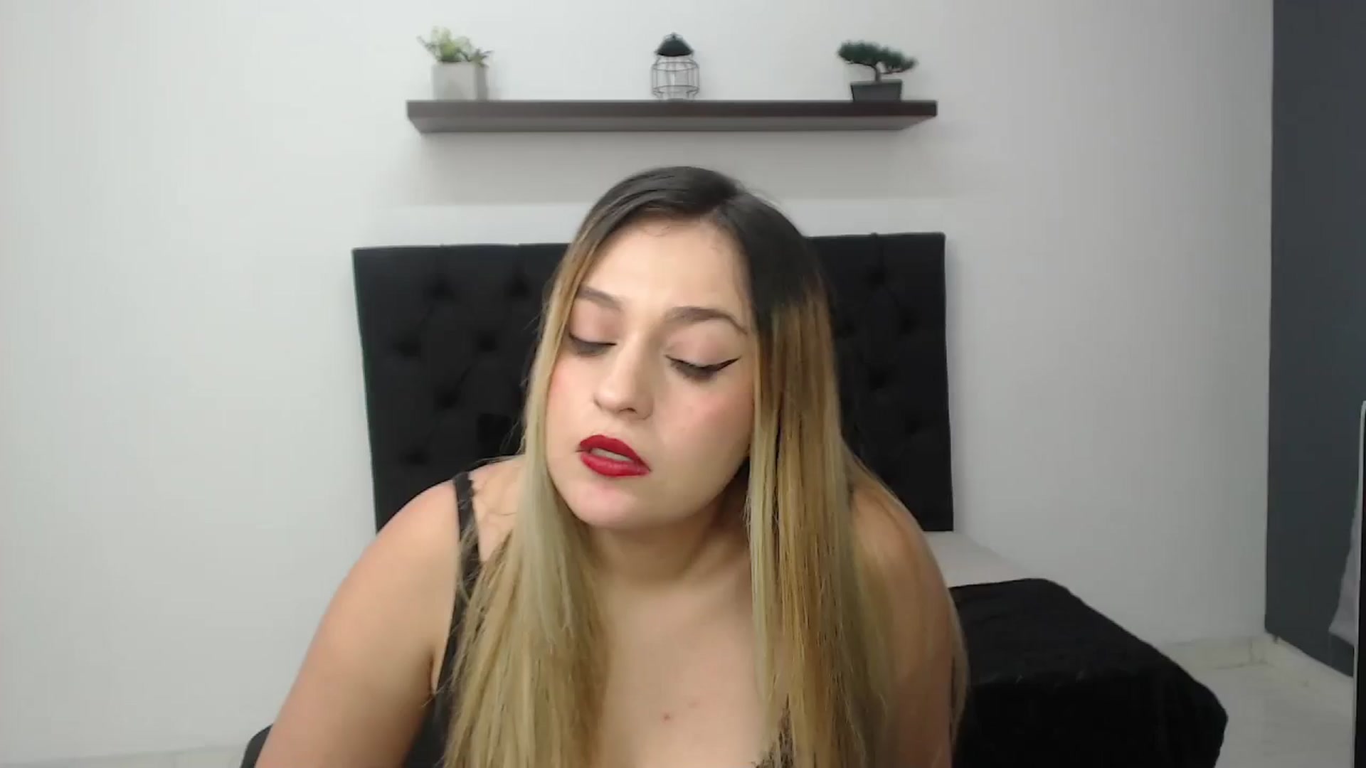 Gallery image thumbnail from CamilleDucan's myfreecams stream on, 11/16/2024, 16:40 image 1 of 20