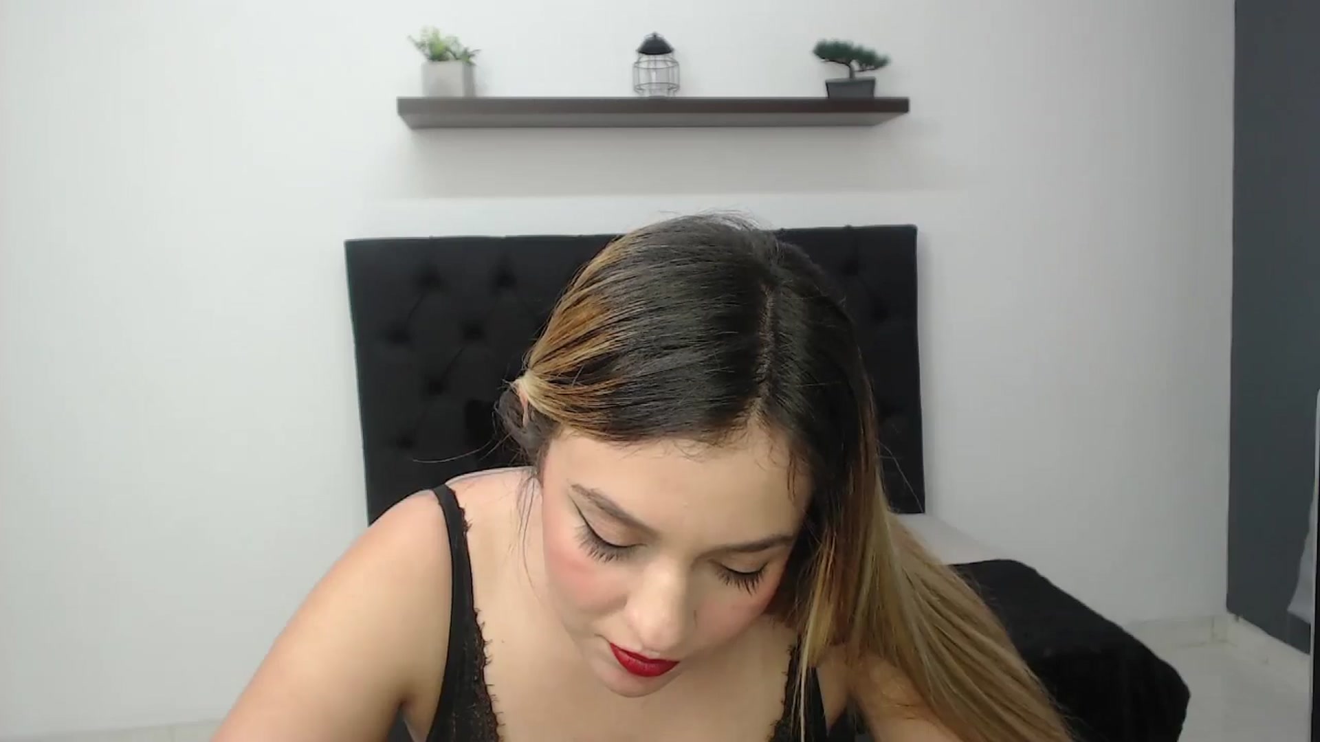 Gallery image thumbnail from CamilleDucan's myfreecams stream on, 11/16/2024, 16:40 image 20 of 20
