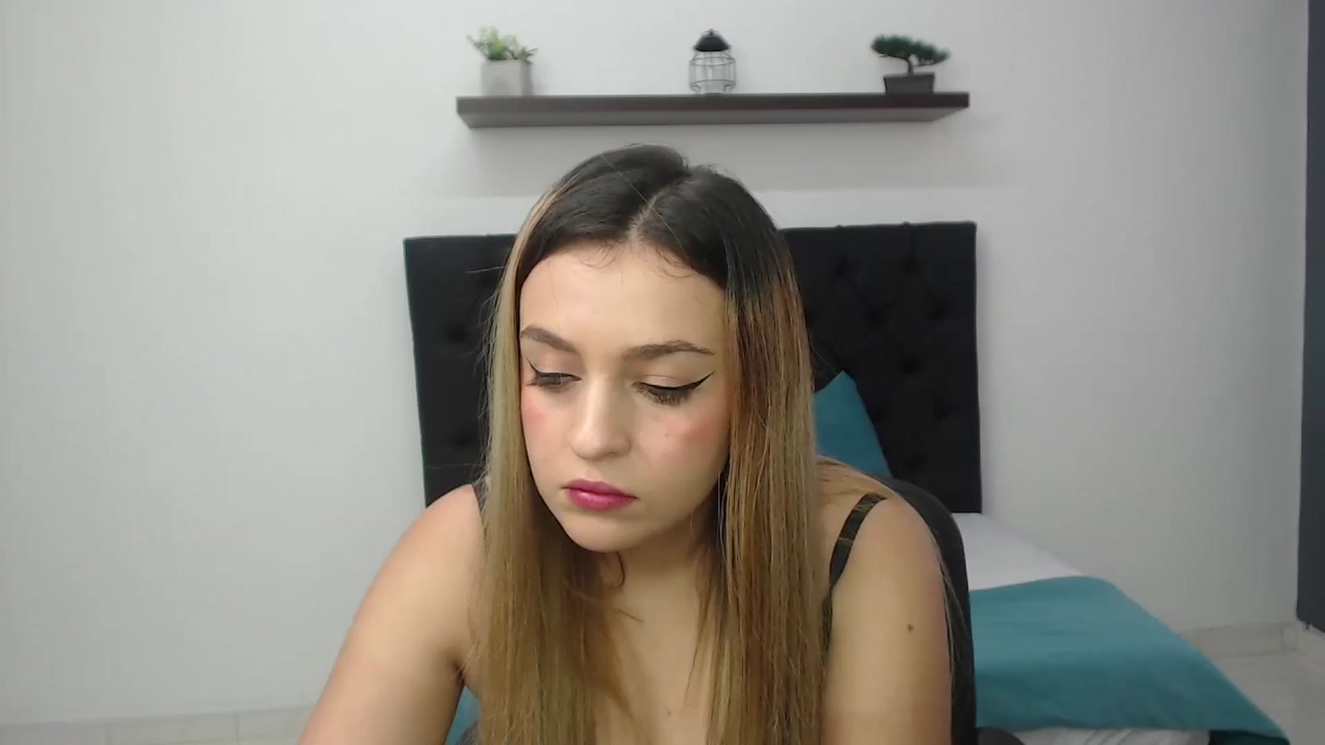 Gallery image thumbnail from CamilleDucan's myfreecams stream on, 11/18/2024, 14:01 image 20 of 20