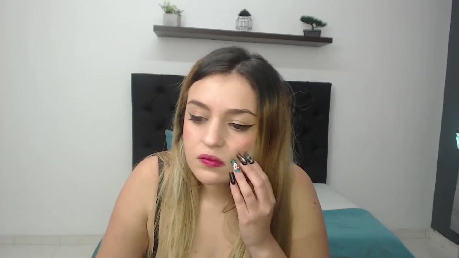 Gallery image thumbnail from CamilleDucan's myfreecams stream on, 11/18/2024, 17:29 image 11 of 20