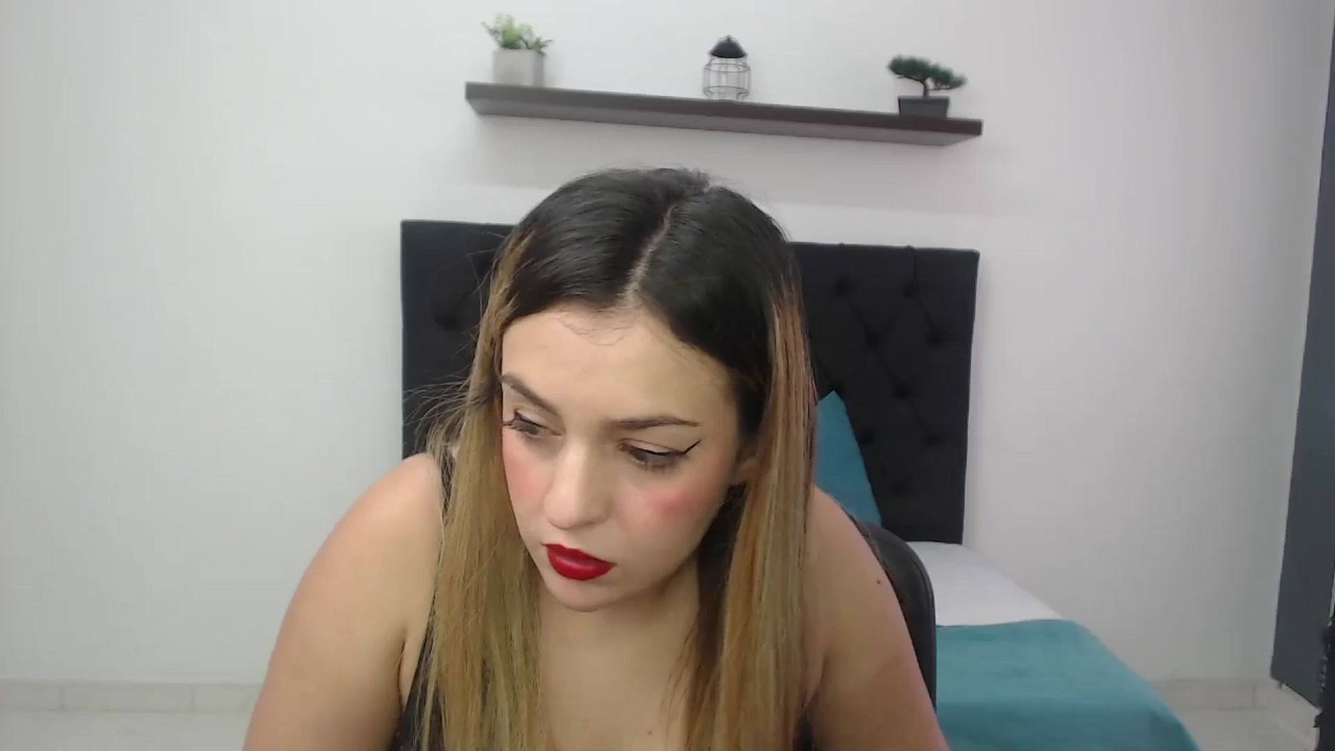 Gallery image thumbnail from CamilleDucan's myfreecams stream on, 11/22/2024, 15:24 image 16 of 20