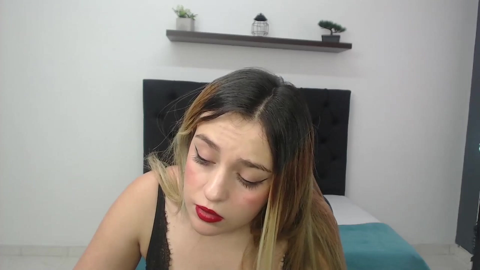 Gallery image thumbnail from CamilleDucan's myfreecams stream on, 11/22/2024, 16:43 image 15 of 20