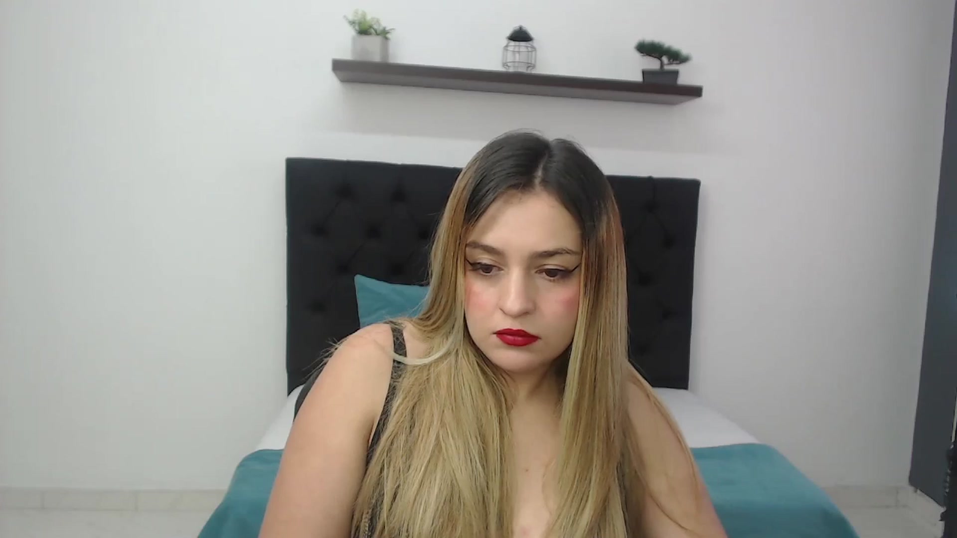 Gallery image thumbnail from CamilleDucan's myfreecams stream on, 11/22/2024, 16:43 image 11 of 20