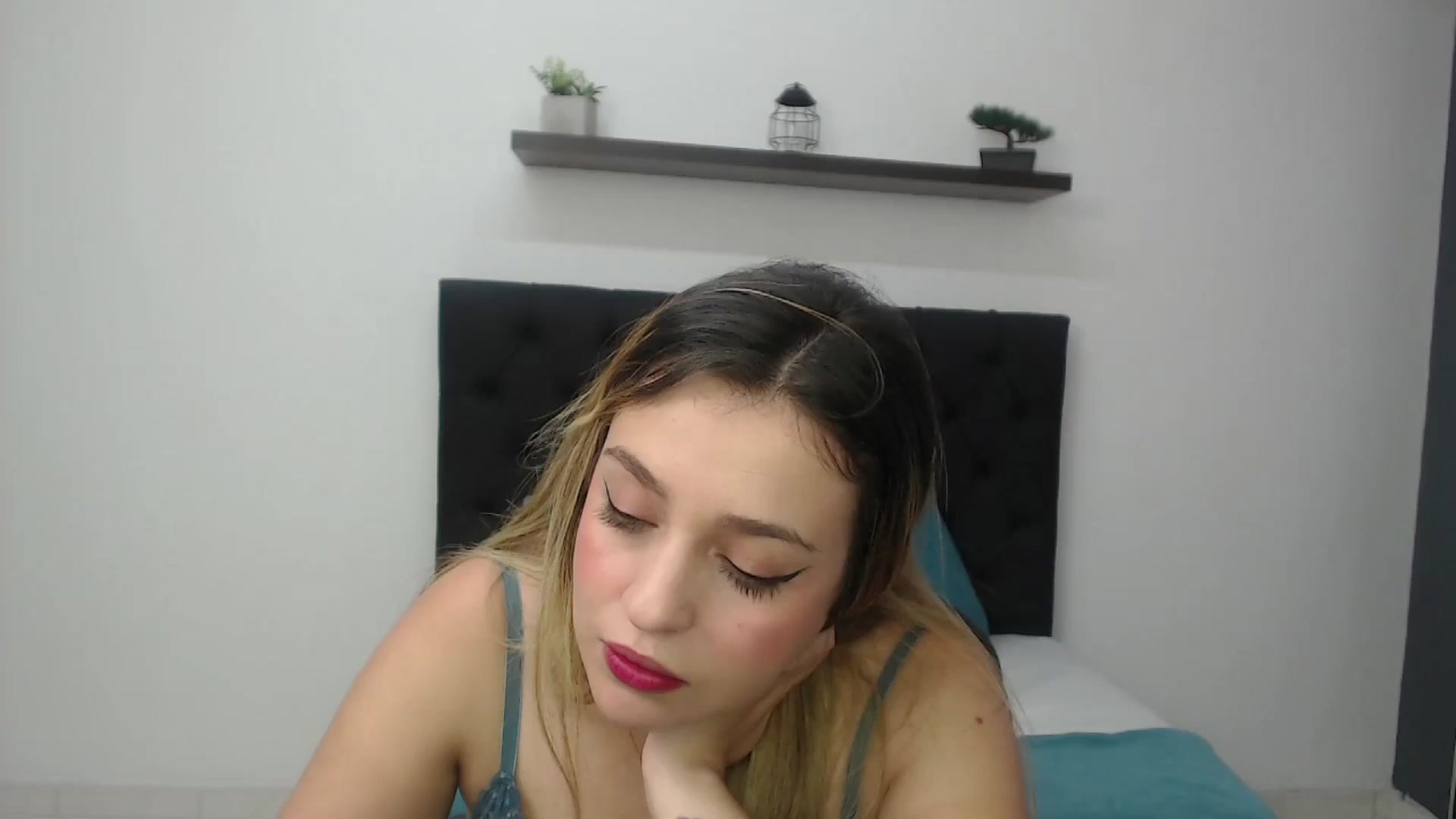 Gallery image thumbnail from CamilleDucan's myfreecams stream on, 11/23/2024, 14:21 image 20 of 20