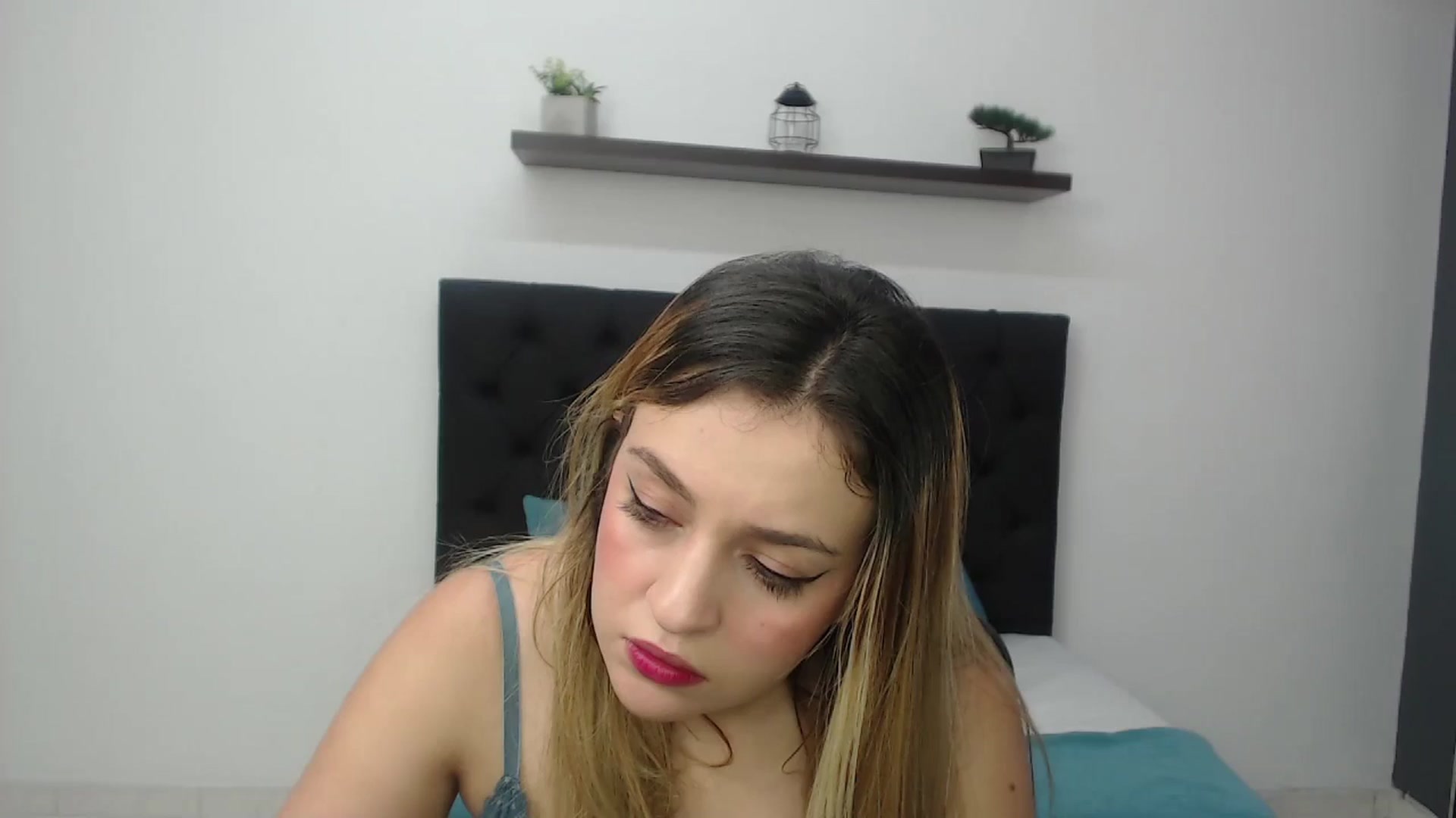 Gallery image thumbnail from CamilleDucan's myfreecams stream on, 11/23/2024, 15:17 image 1 of 20