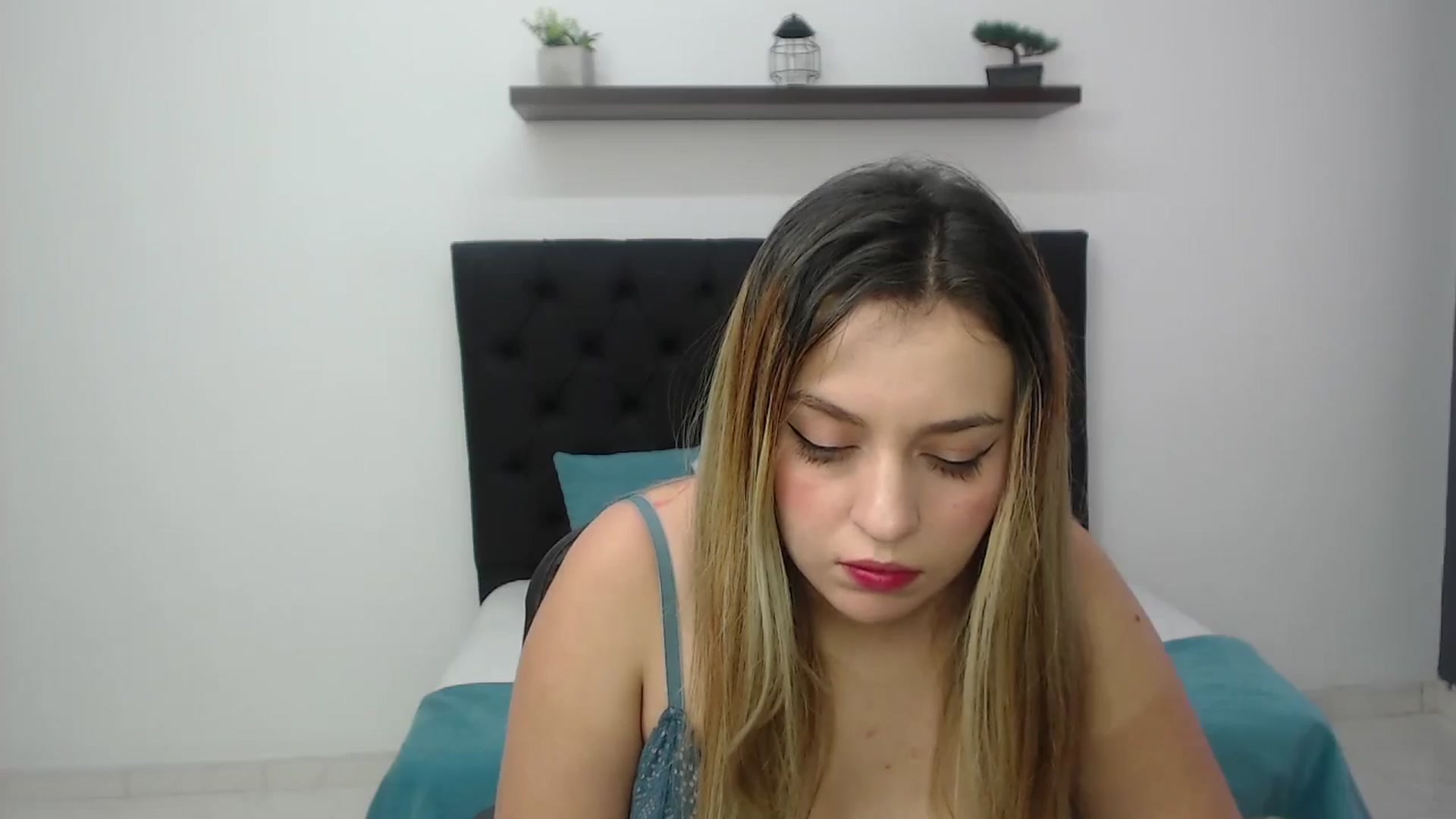 Gallery image thumbnail from CamilleDucan's myfreecams stream on, 11/23/2024, 16:03 image 13 of 20