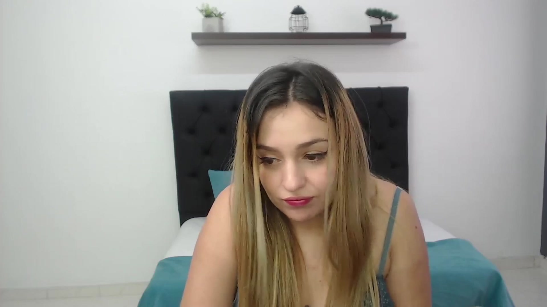 Gallery image thumbnail from CamilleDucan's myfreecams stream on, 11/23/2024, 17:12 image 16 of 20