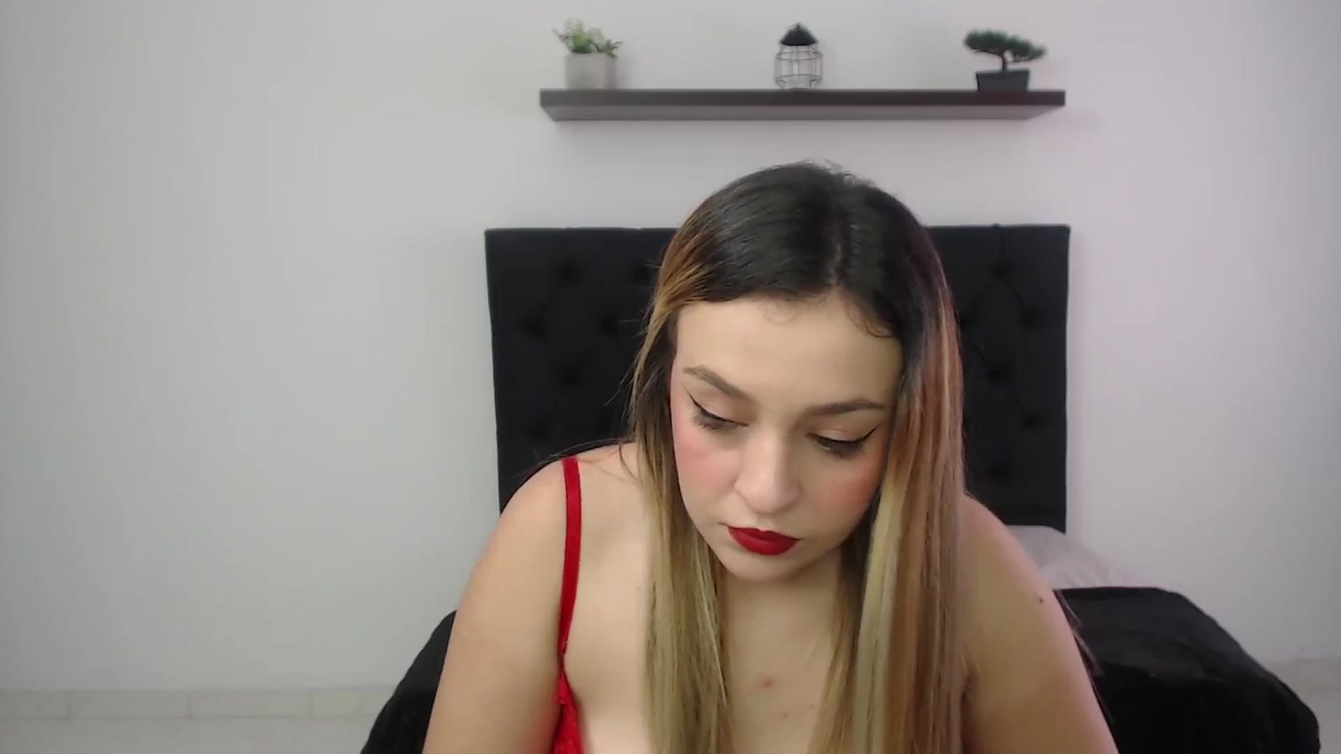 Gallery image thumbnail from CamilleDucan's myfreecams stream on, 11/25/2024, 16:12 image 5 of 20