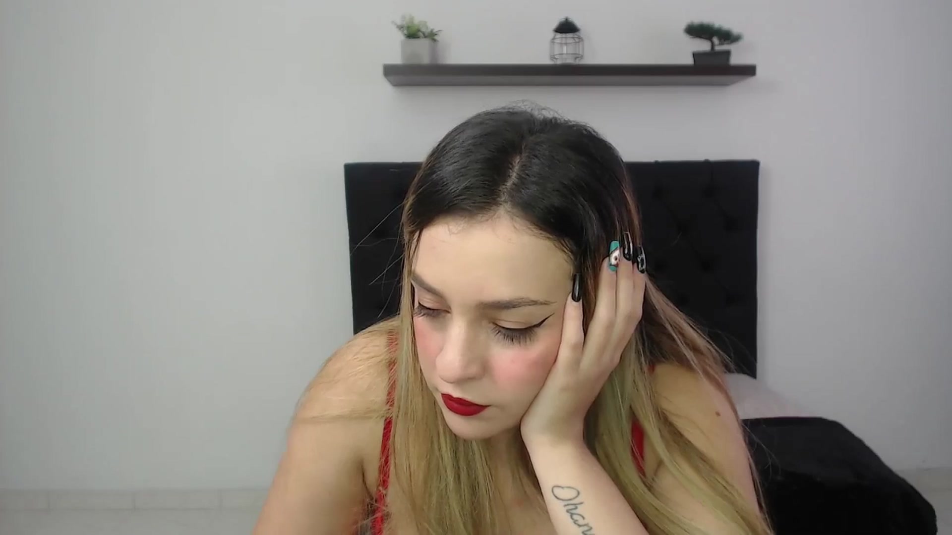 Gallery image thumbnail from CamilleDucan's myfreecams stream on, 11/25/2024, 16:12 image 2 of 20