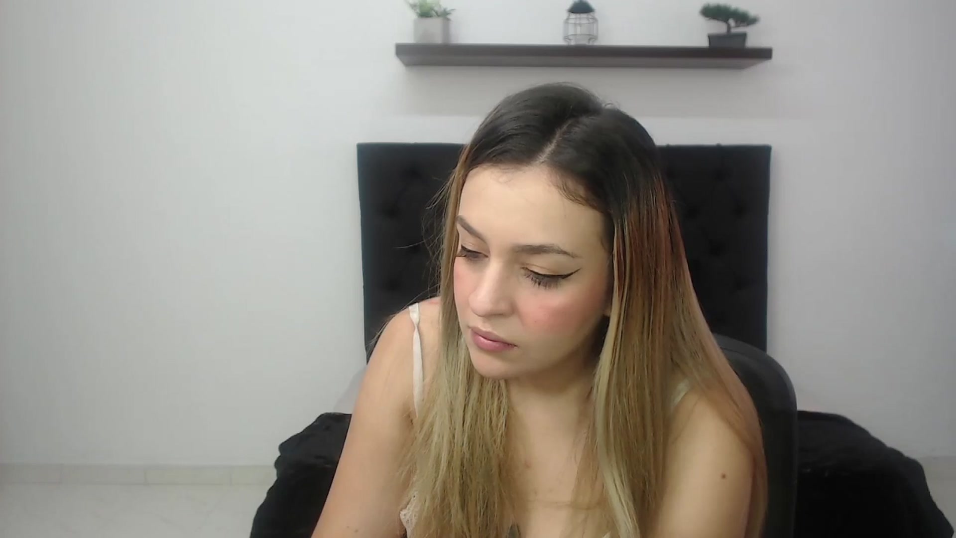 Gallery image thumbnail from CamilleDucan's myfreecams stream on, 11/26/2024, 13:56 image 3 of 20