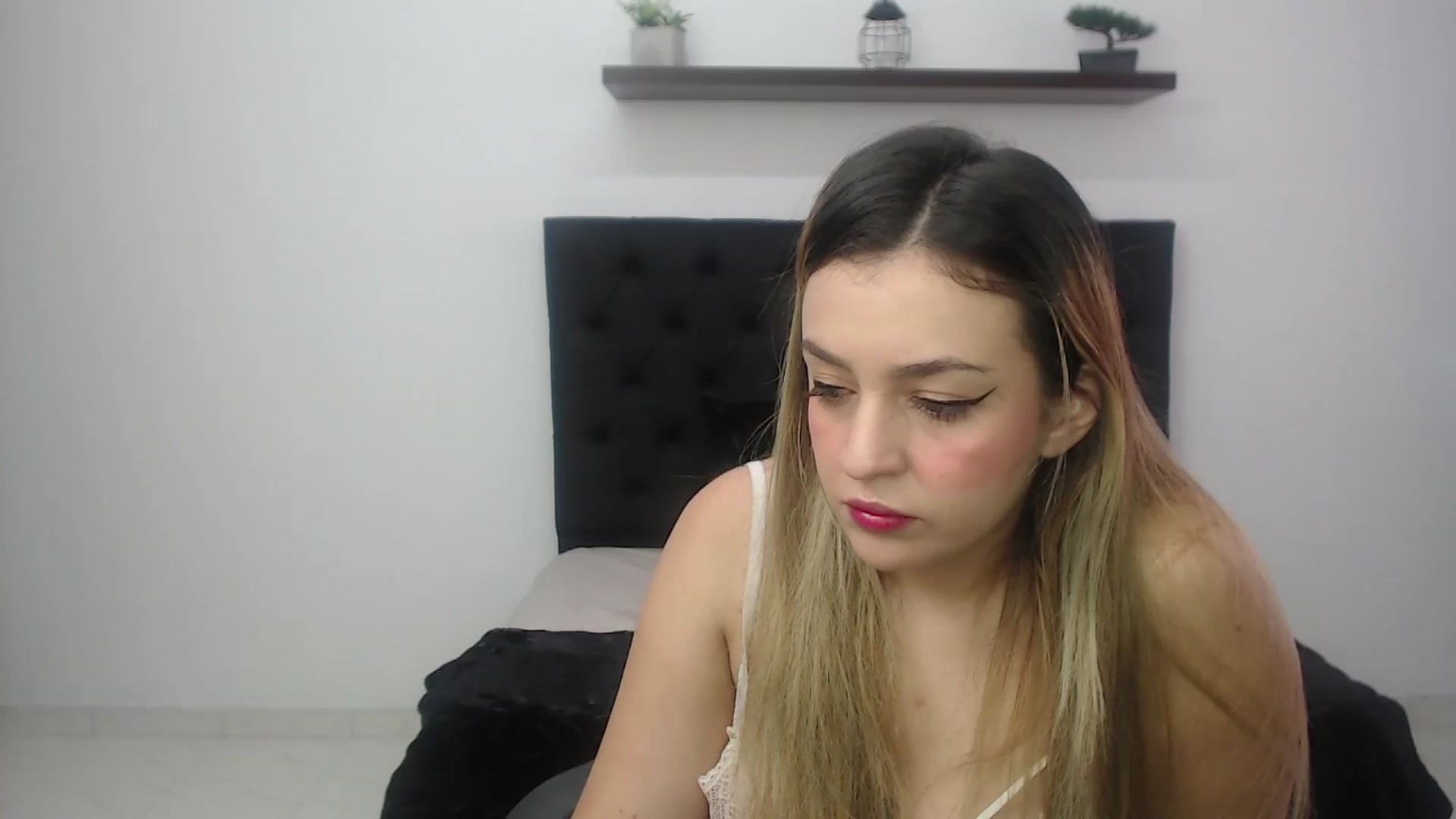Gallery image thumbnail from CamilleDucan's myfreecams stream on, 11/26/2024, 13:56 image 7 of 20
