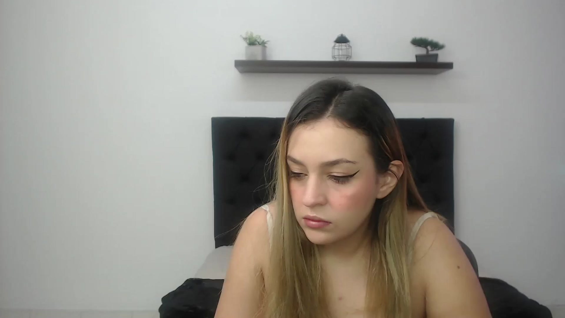 Gallery image thumbnail from CamilleDucan's myfreecams stream on, 11/26/2024, 13:56 image 1 of 20