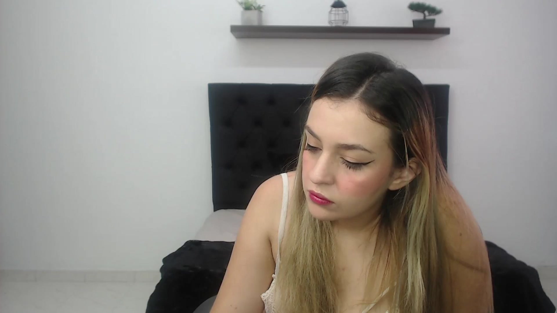 Gallery image thumbnail from CamilleDucan's myfreecams stream on, 11/26/2024, 13:56 image 6 of 20